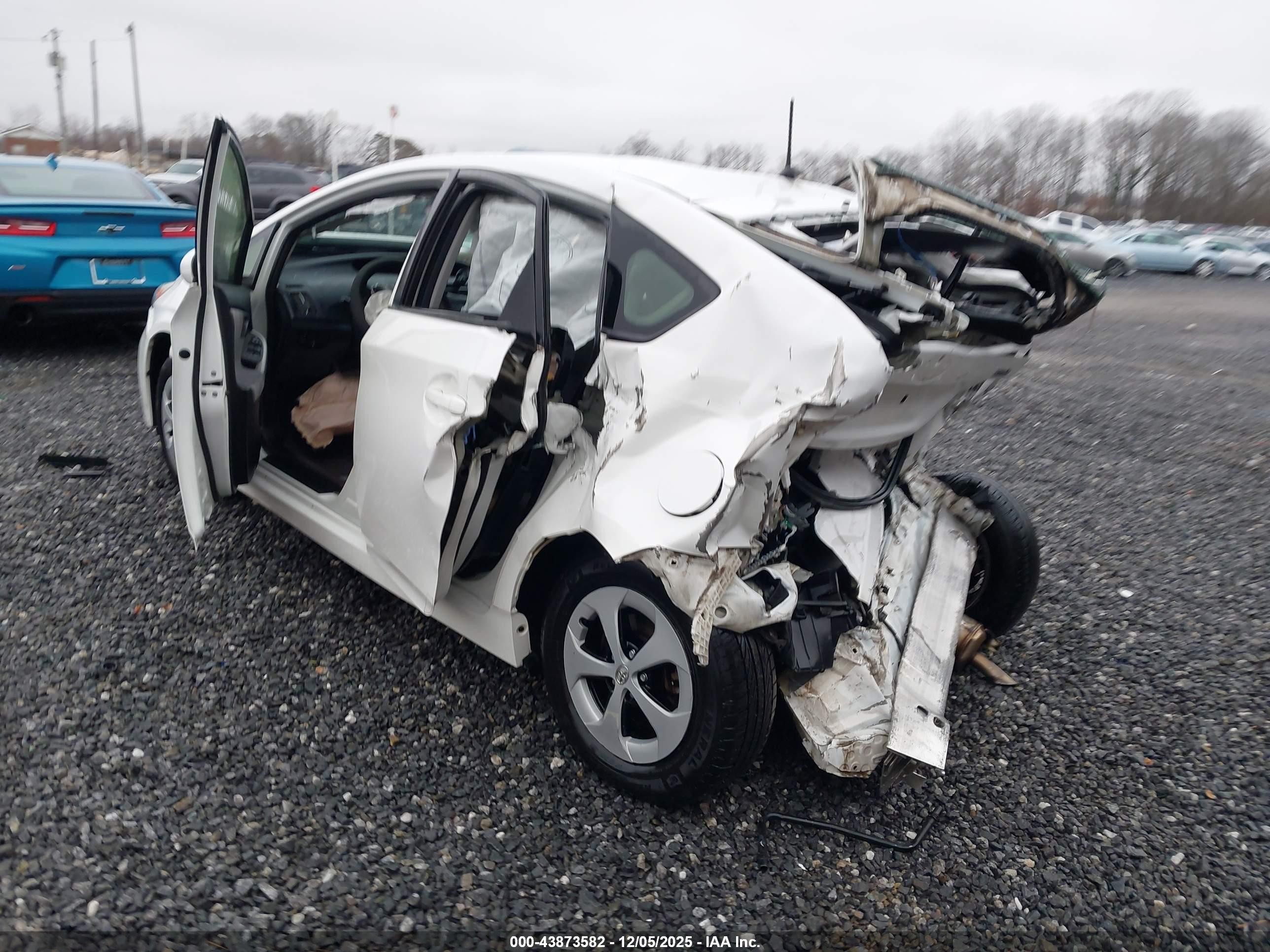 2015 Toyota Prius Three White vin: JTDKN3DU7F1973209