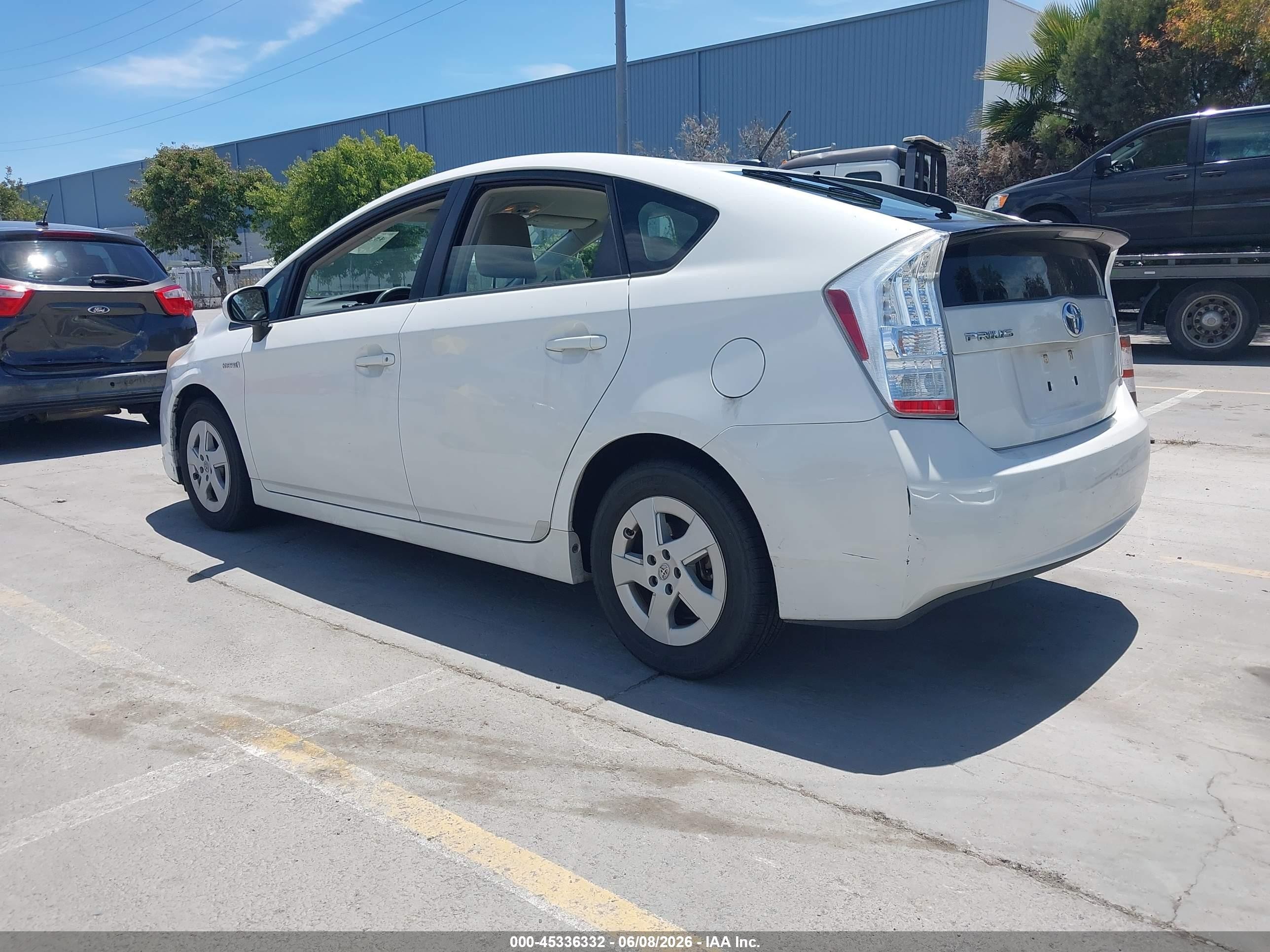2010 Toyota Prius Iii White vin: JTDKN3DU8A0243985
