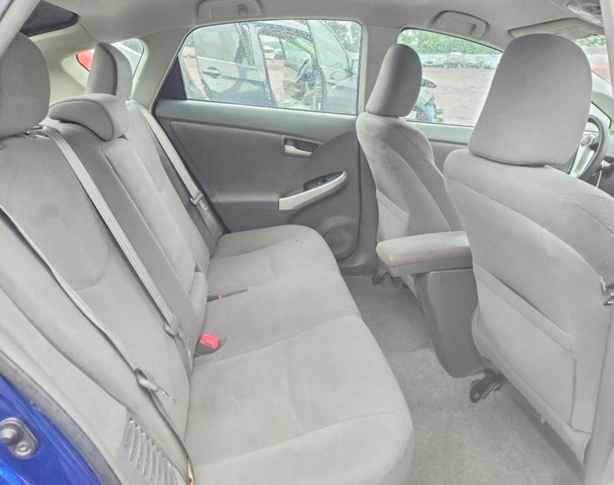 2011 Toyota Prius Two Синий vin: JTDKN3DU8B0275580