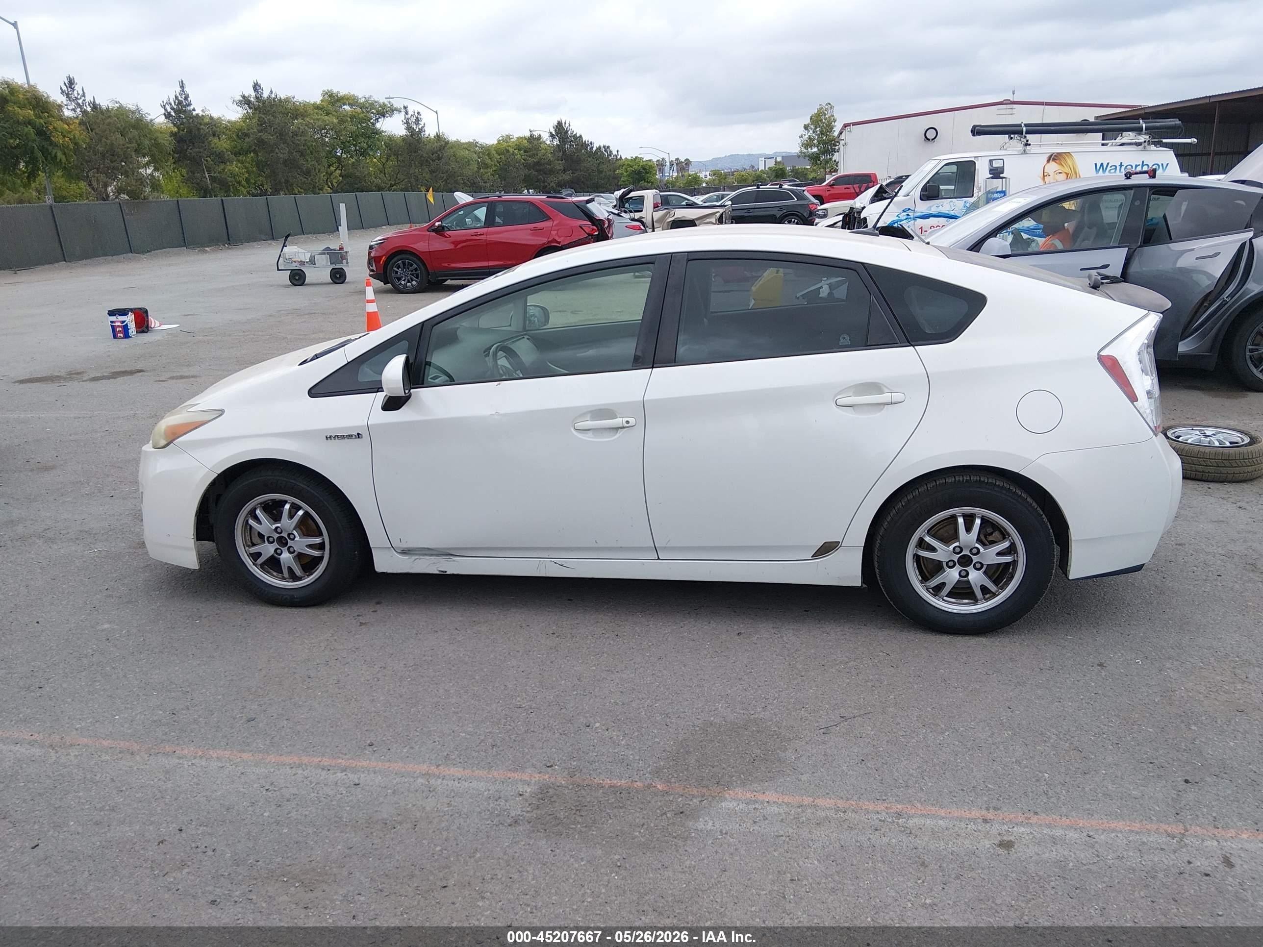 2011 Toyota Prius Four White vin: JTDKN3DU8B0303491