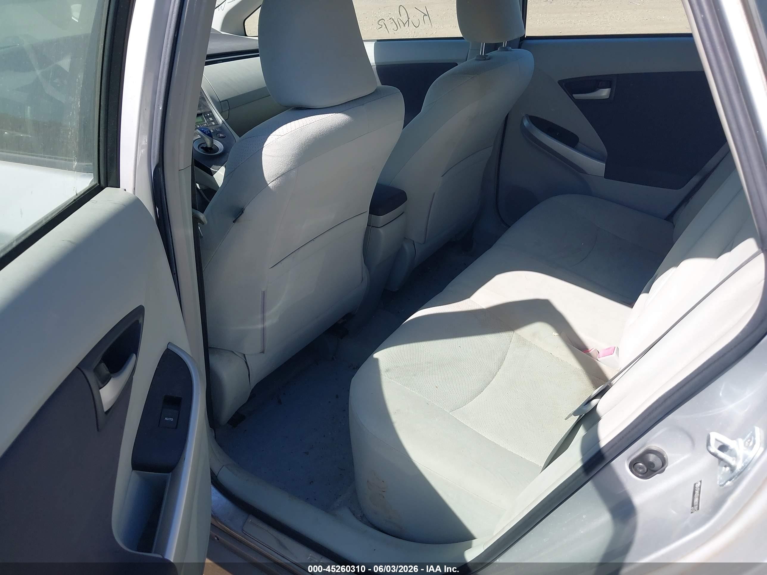 2011 Toyota Prius Two Silver vin: JTDKN3DU8B0313552