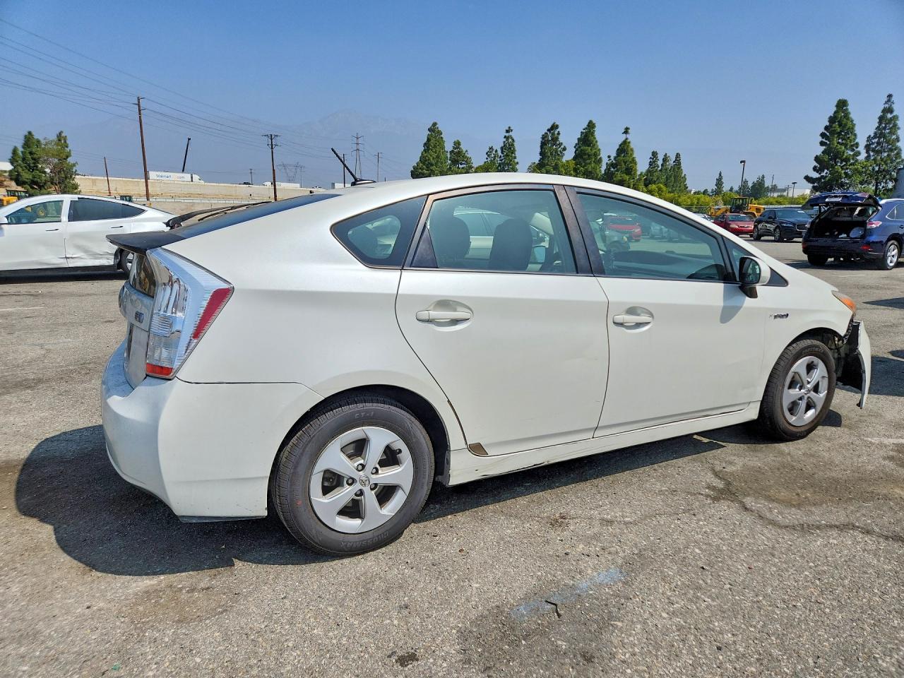 2011 Toyota Prius Three Белый vin: JTDKN3DU8B1370571