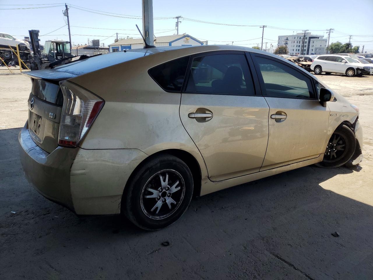 2011 Toyota Prius Four Gold vin: JTDKN3DU8B1438643