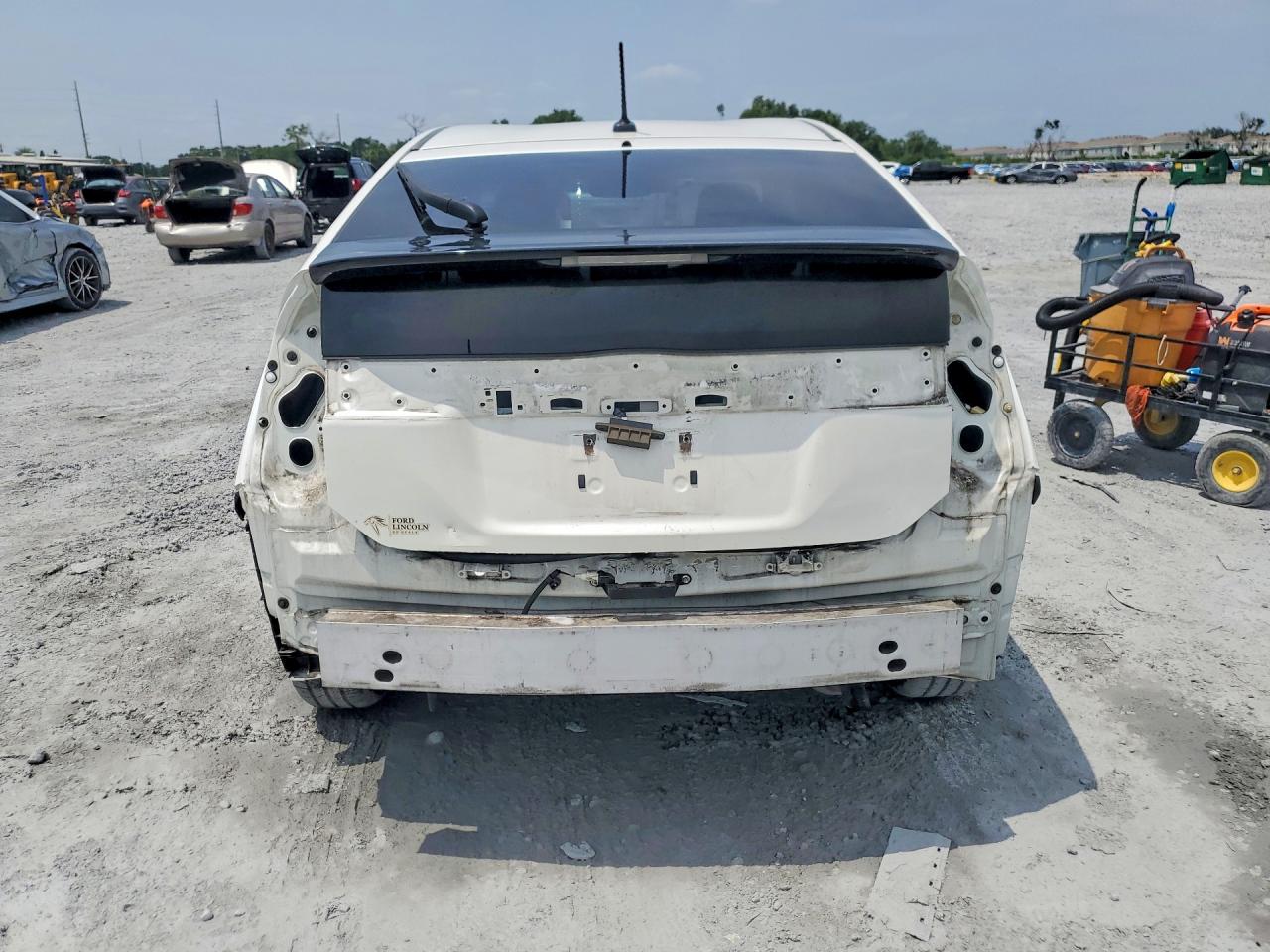 2011 Toyota Prius Four Белый vin: JTDKN3DU8B5335036