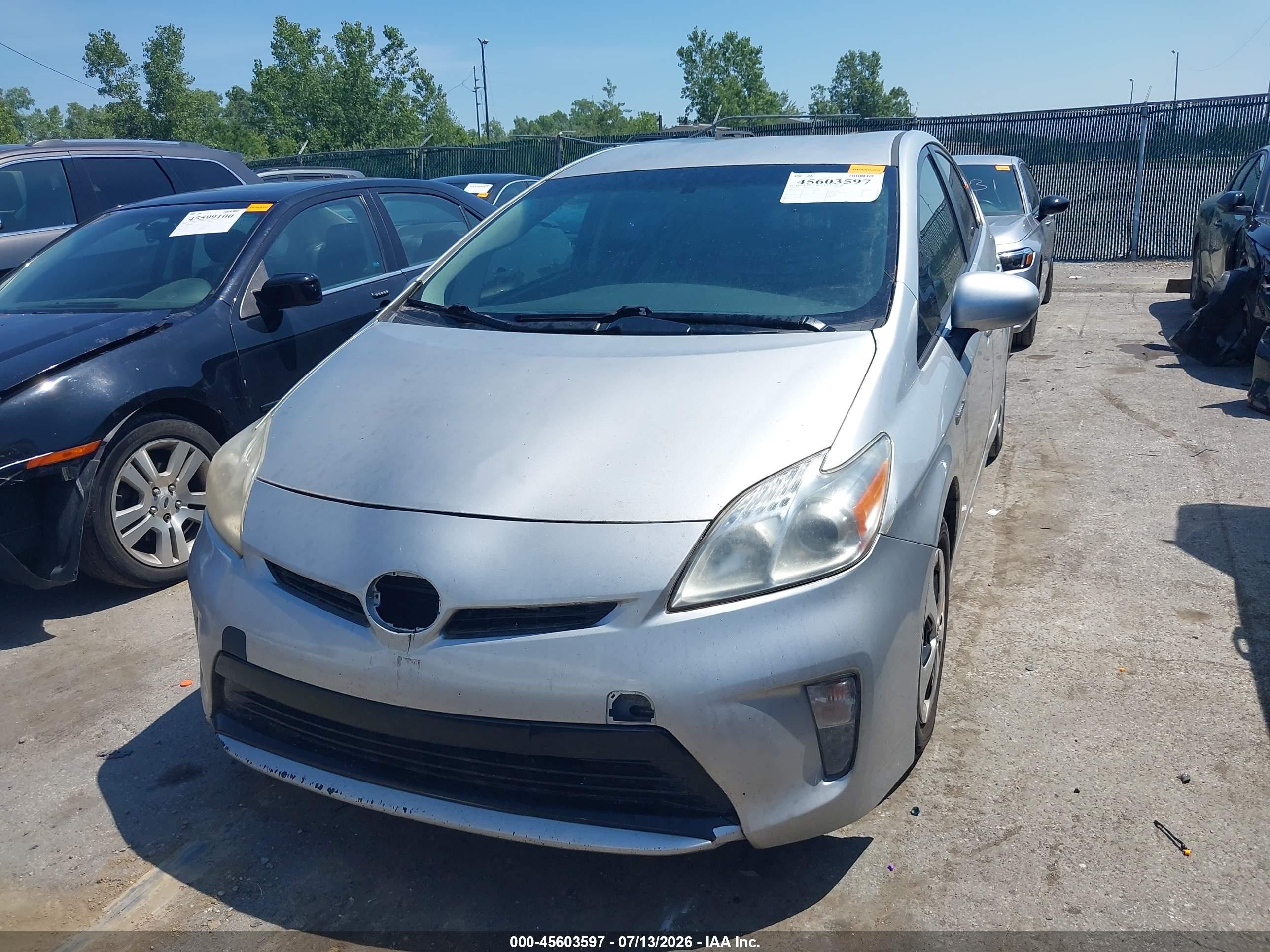 2012 Toyota Prius Three Серебряный vin: JTDKN3DU8C0333964