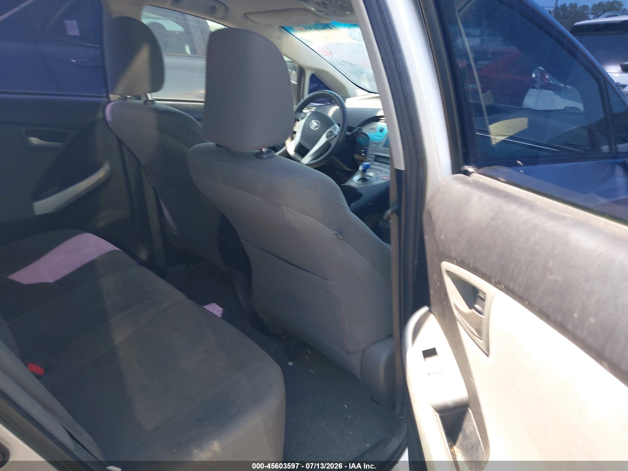 2012 Toyota Prius Three Серебряный vin: JTDKN3DU8C0333964