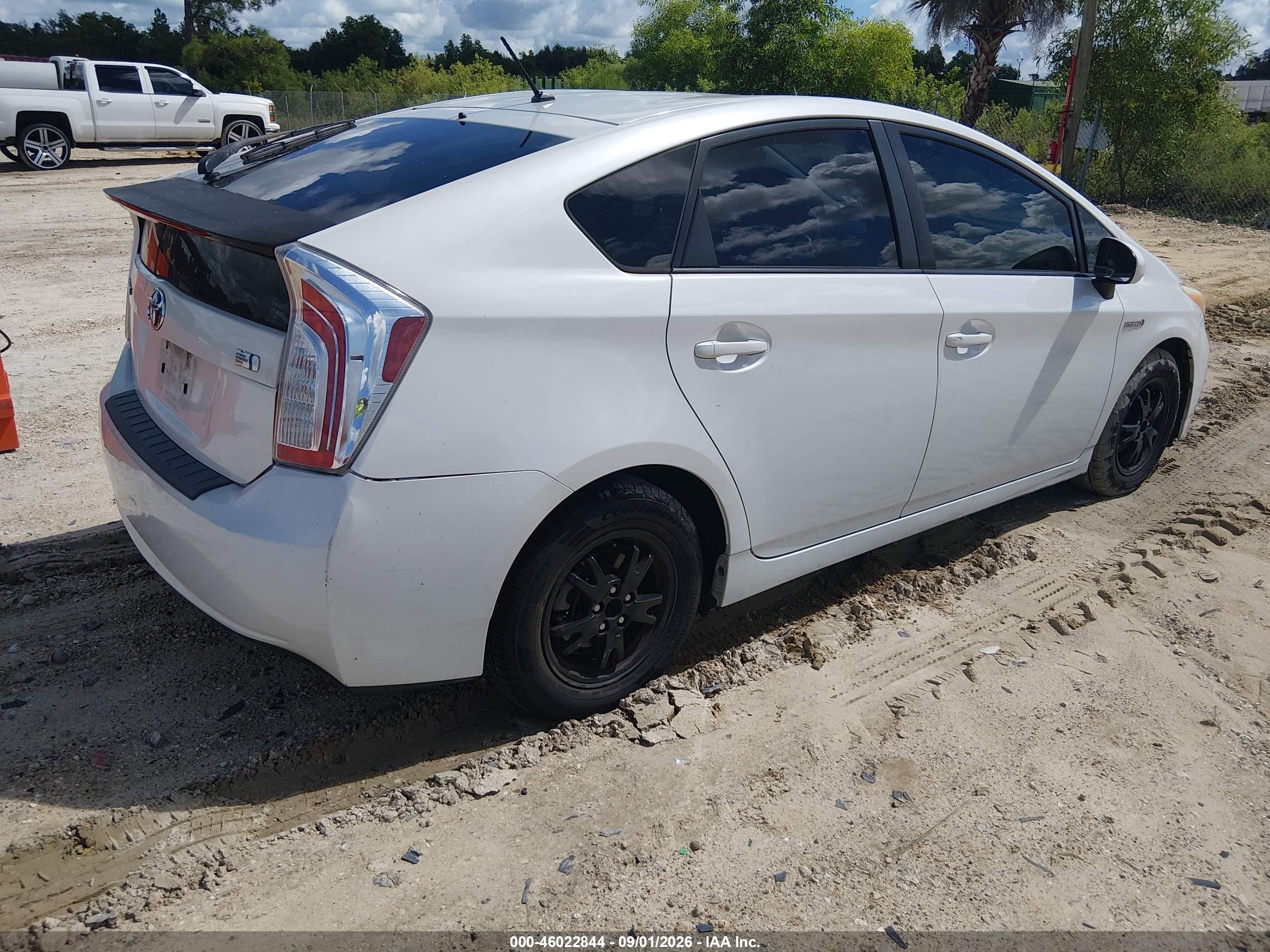 2012 Toyota Prius Two Белый vin: JTDKN3DU8C5415065