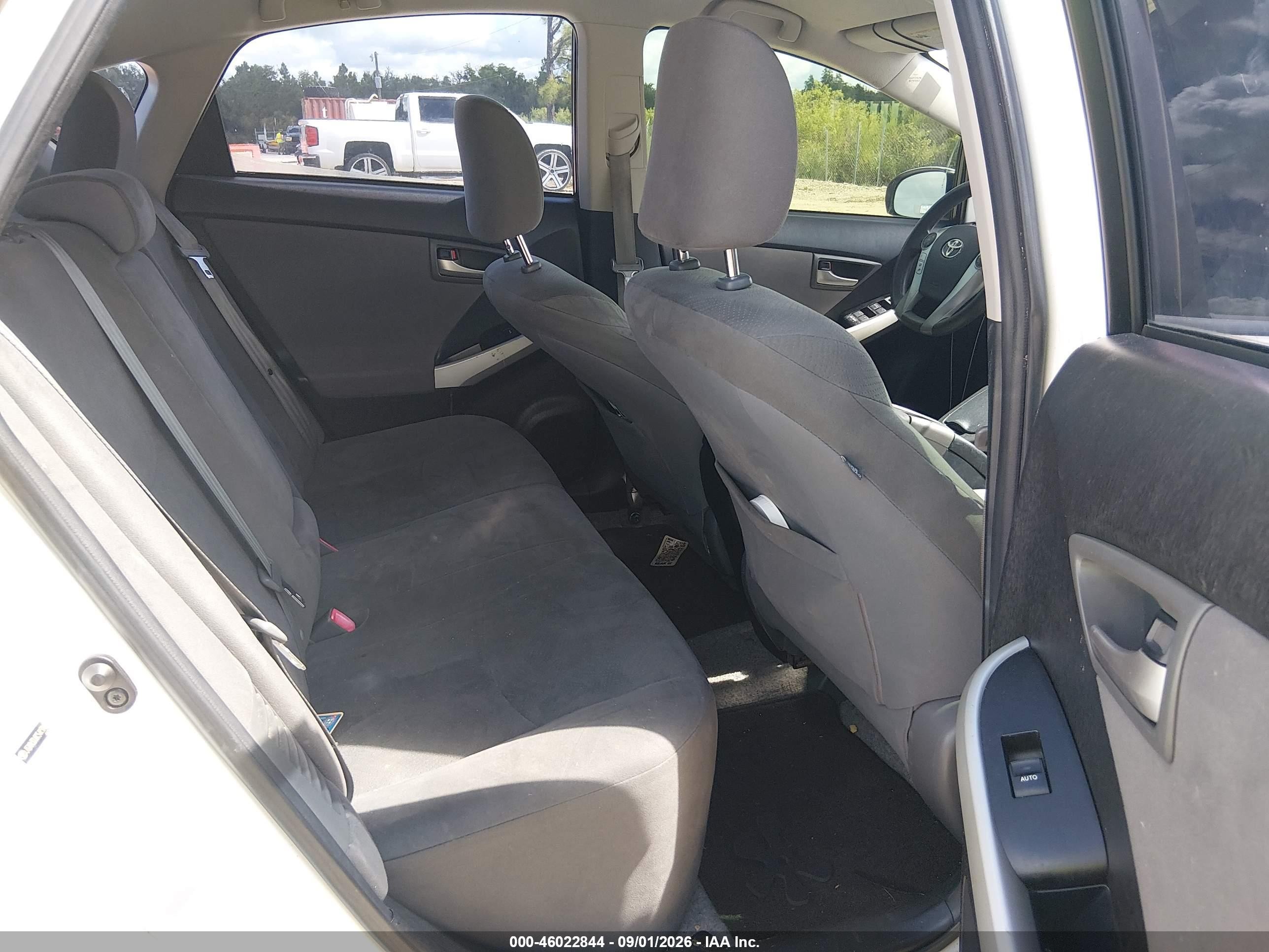 2012 Toyota Prius Two Белый vin: JTDKN3DU8C5415065