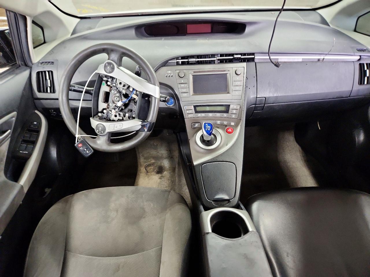 2013 Toyota Prius Two White vin: JTDKN3DU8D0337109