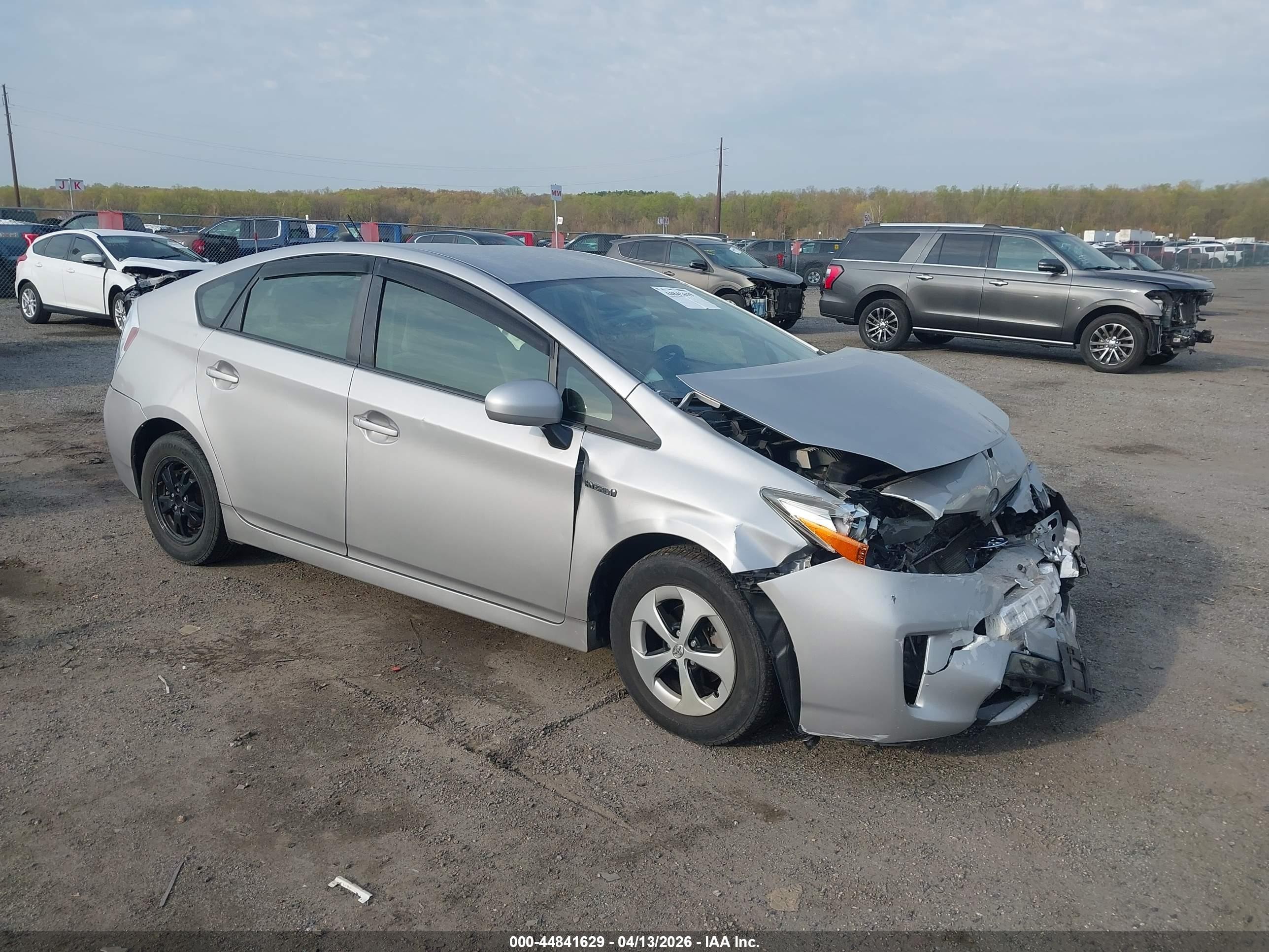 2013 Toyota Prius Two Серебряный vin: JTDKN3DU8D0338146