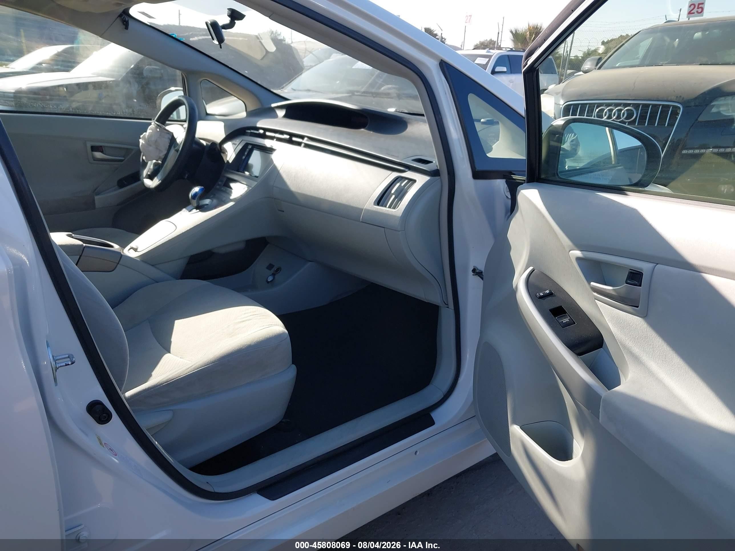 2013 Toyota Prius Two White vin: JTDKN3DU8D0344318