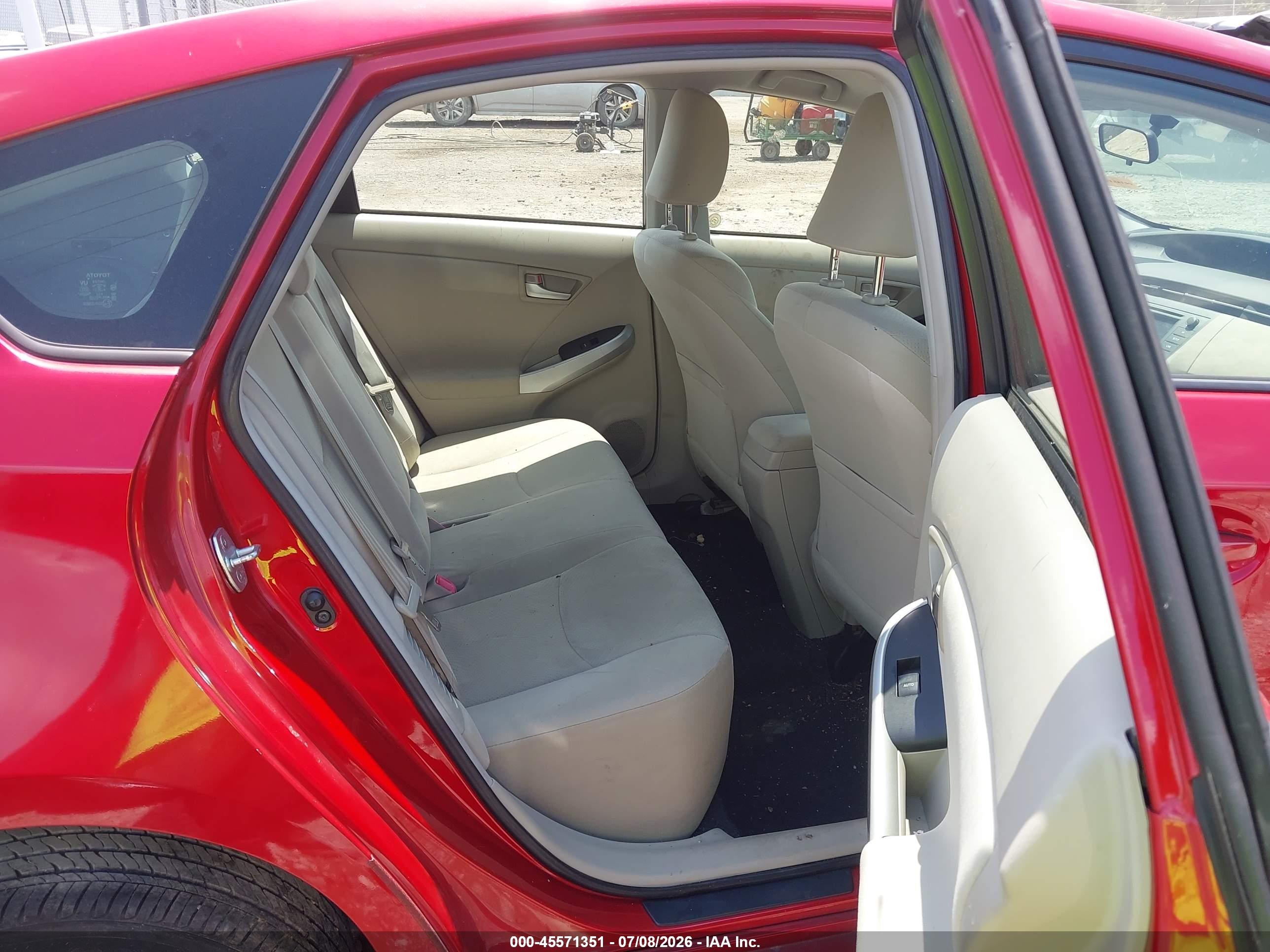2013 Toyota Prius Two Красный vin: JTDKN3DU8D0349583