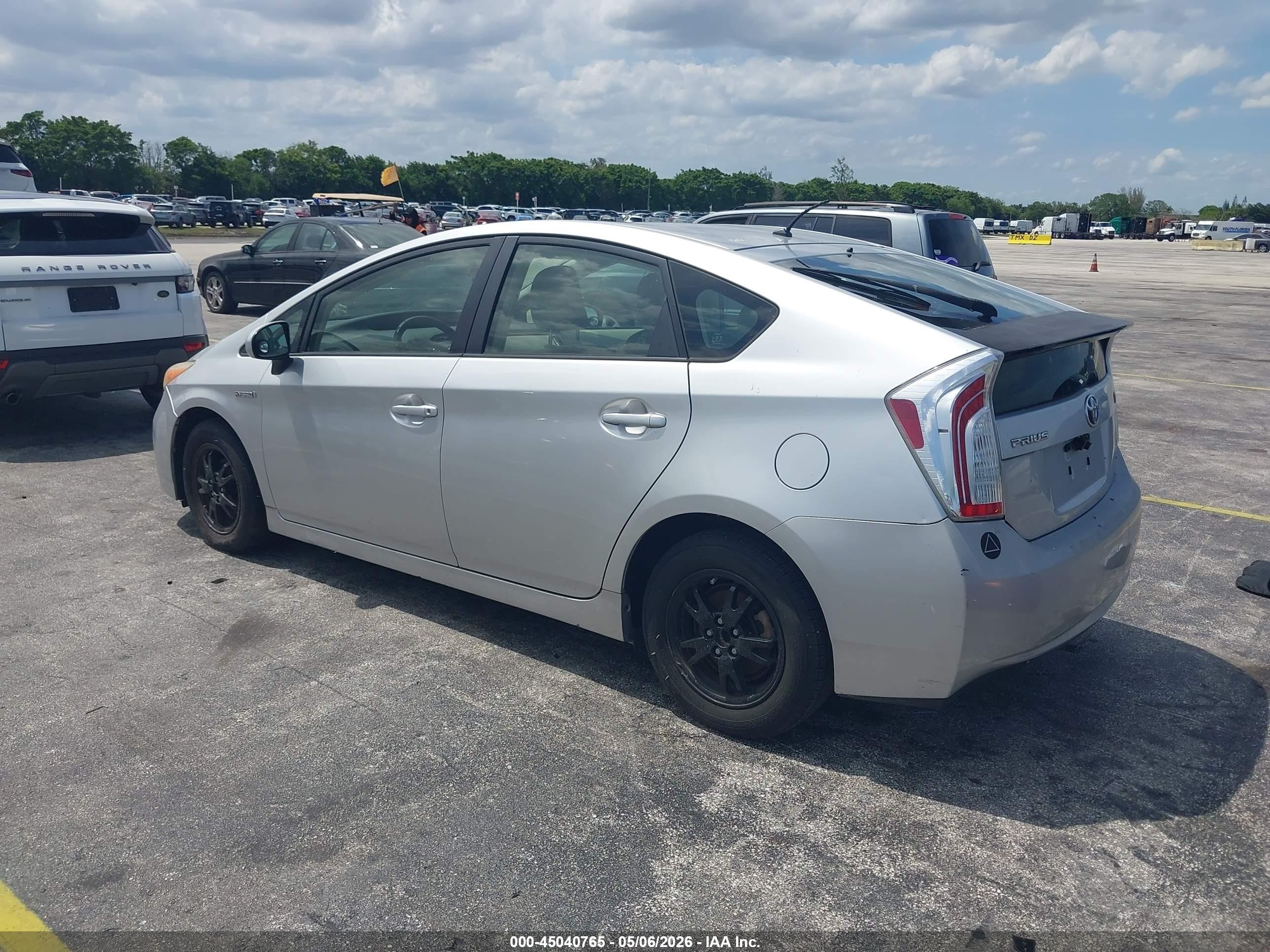 2013 Toyota Prius Two Серебряный vin: JTDKN3DU8D0354492