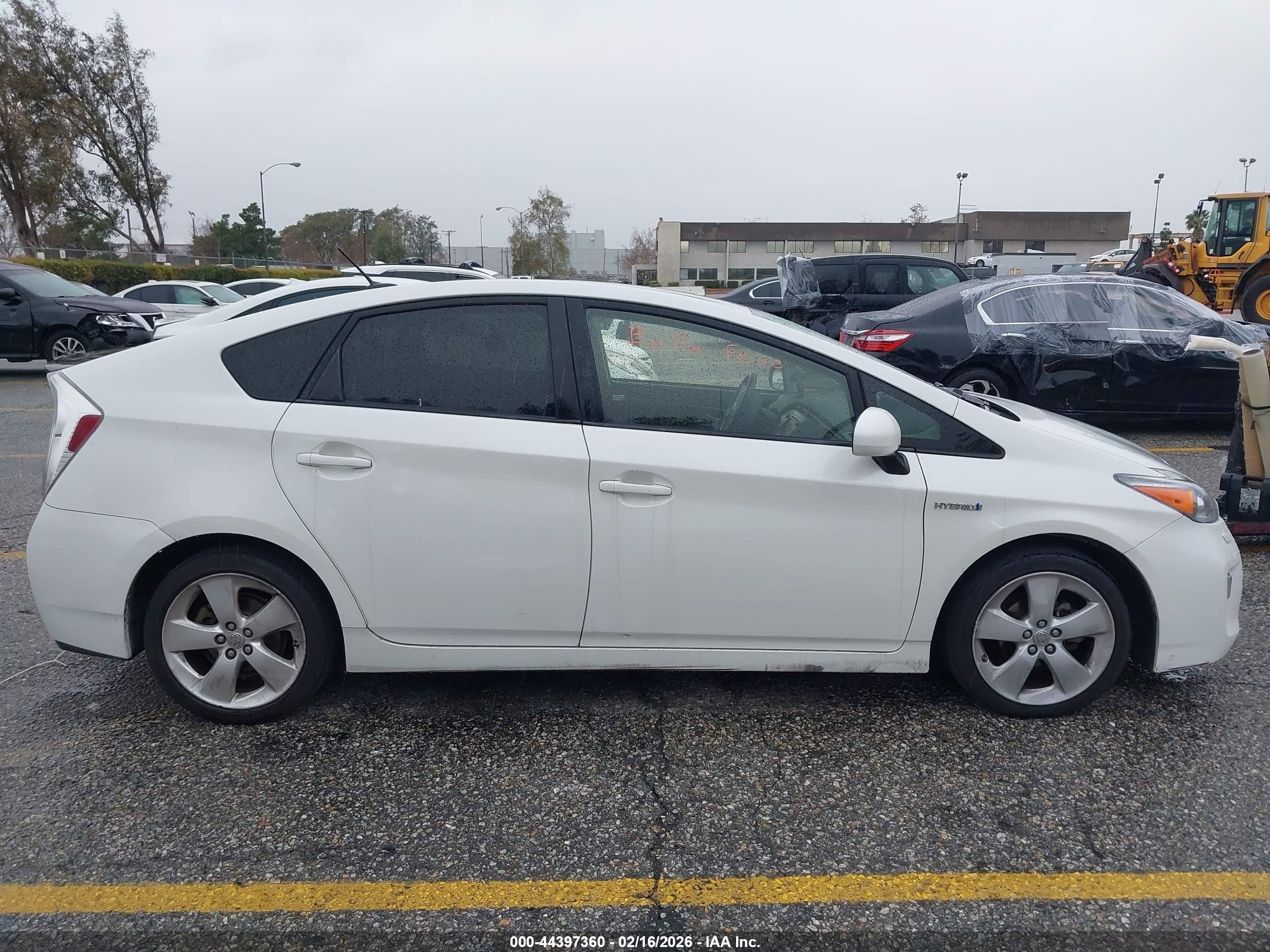 2013 Toyota Prius Five White vin: JTDKN3DU8D1696700