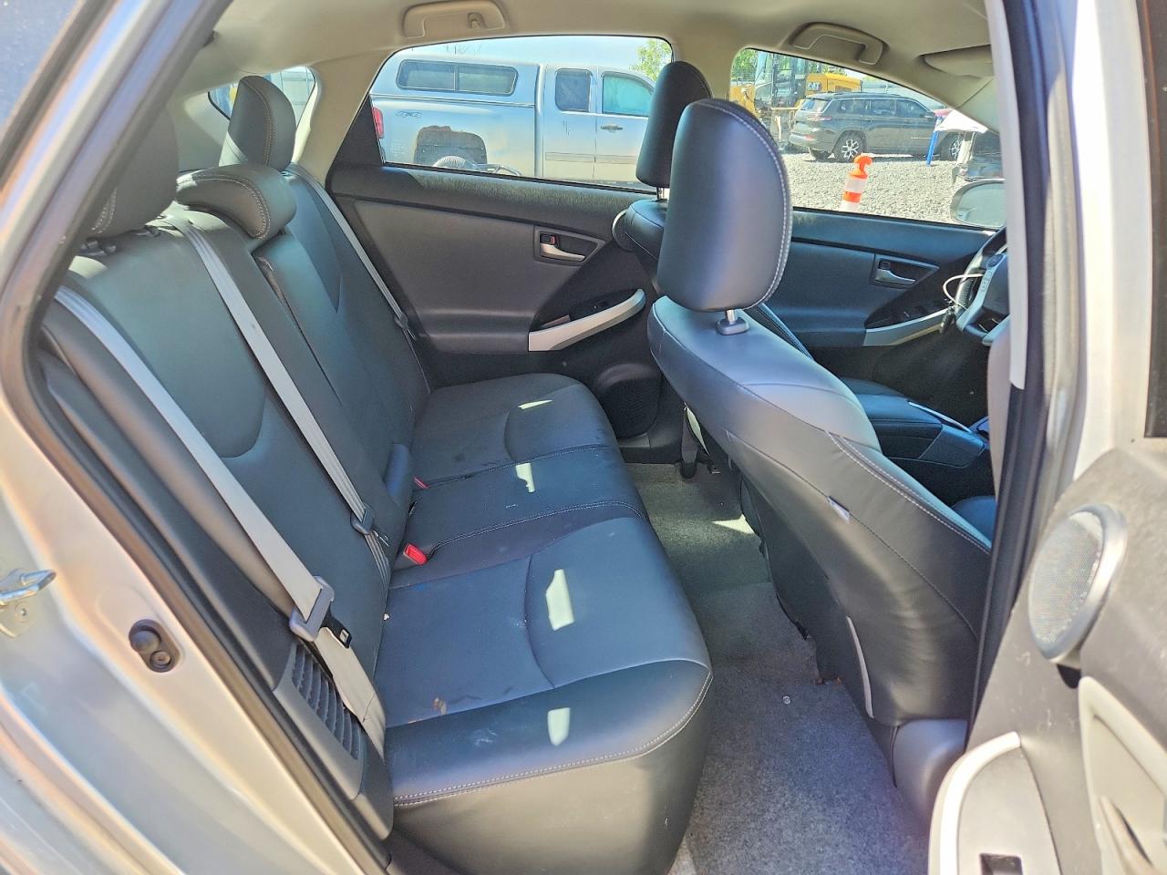 2013 Toyota Prius Five Серебряный vin: JTDKN3DU8D5560298