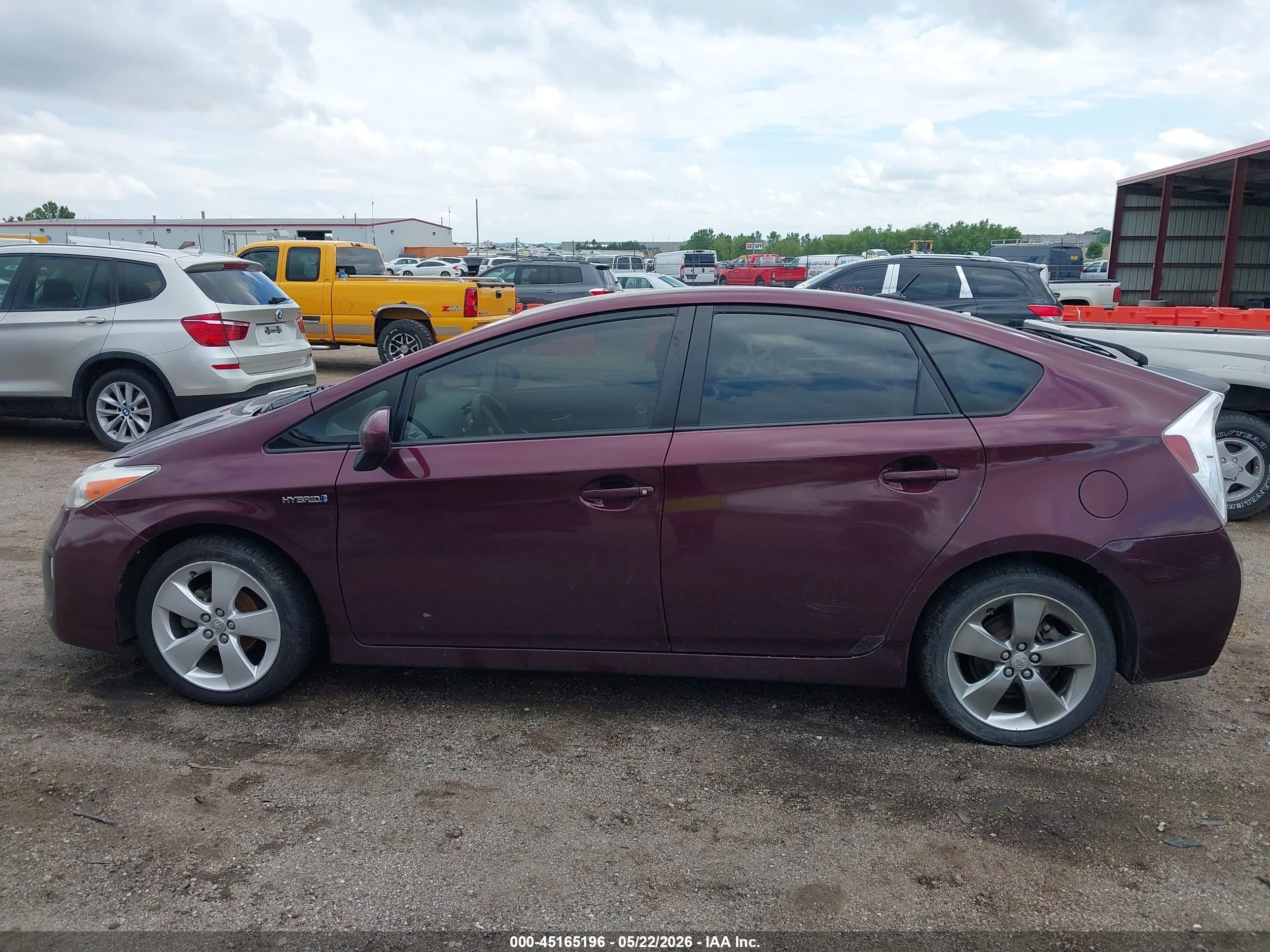2013 Toyota Prius Three Se Бордовый vin: JTDKN3DU8D5620421