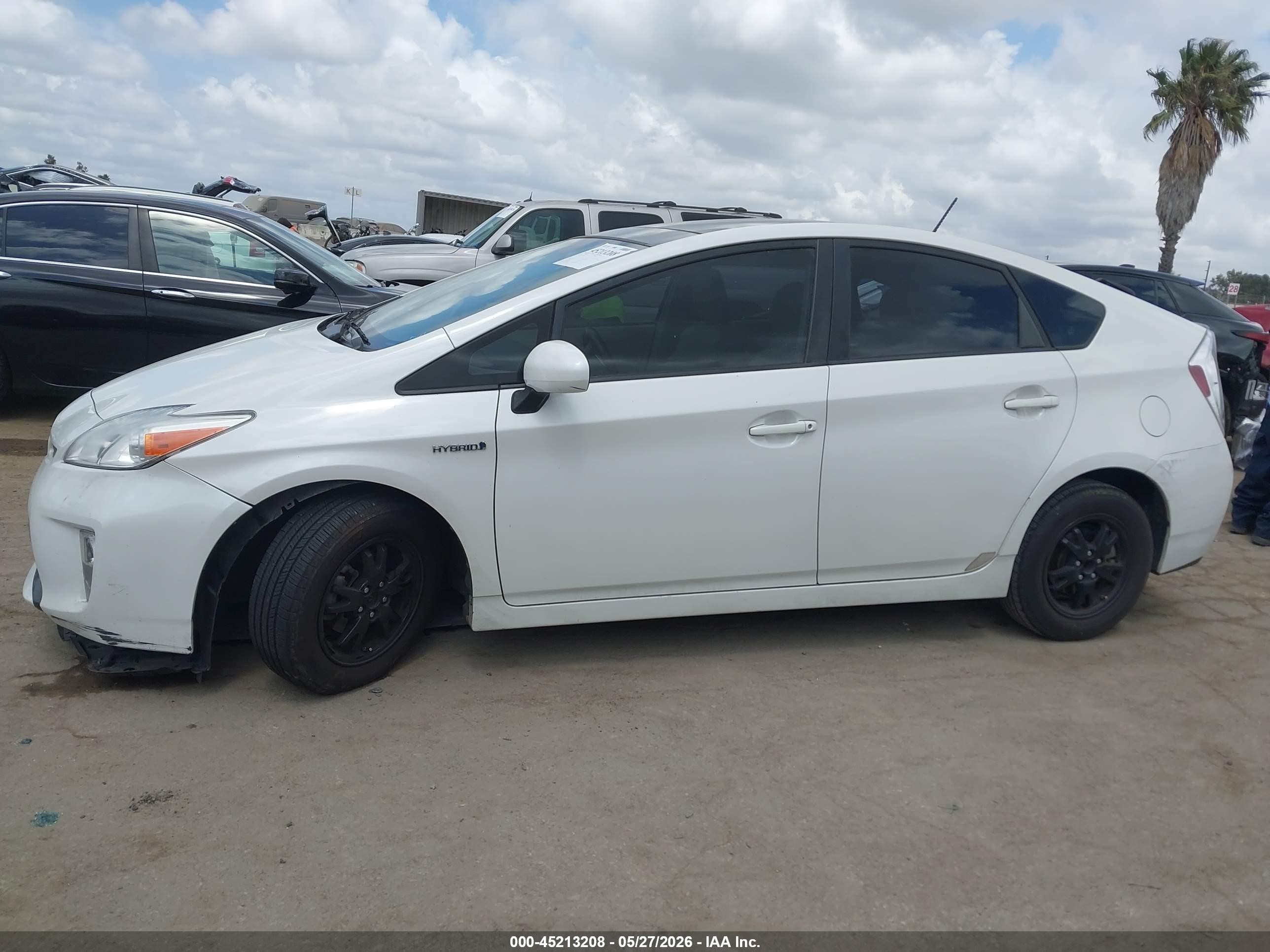 2013 Toyota Prius Four White vin: JTDKN3DU8D5632777