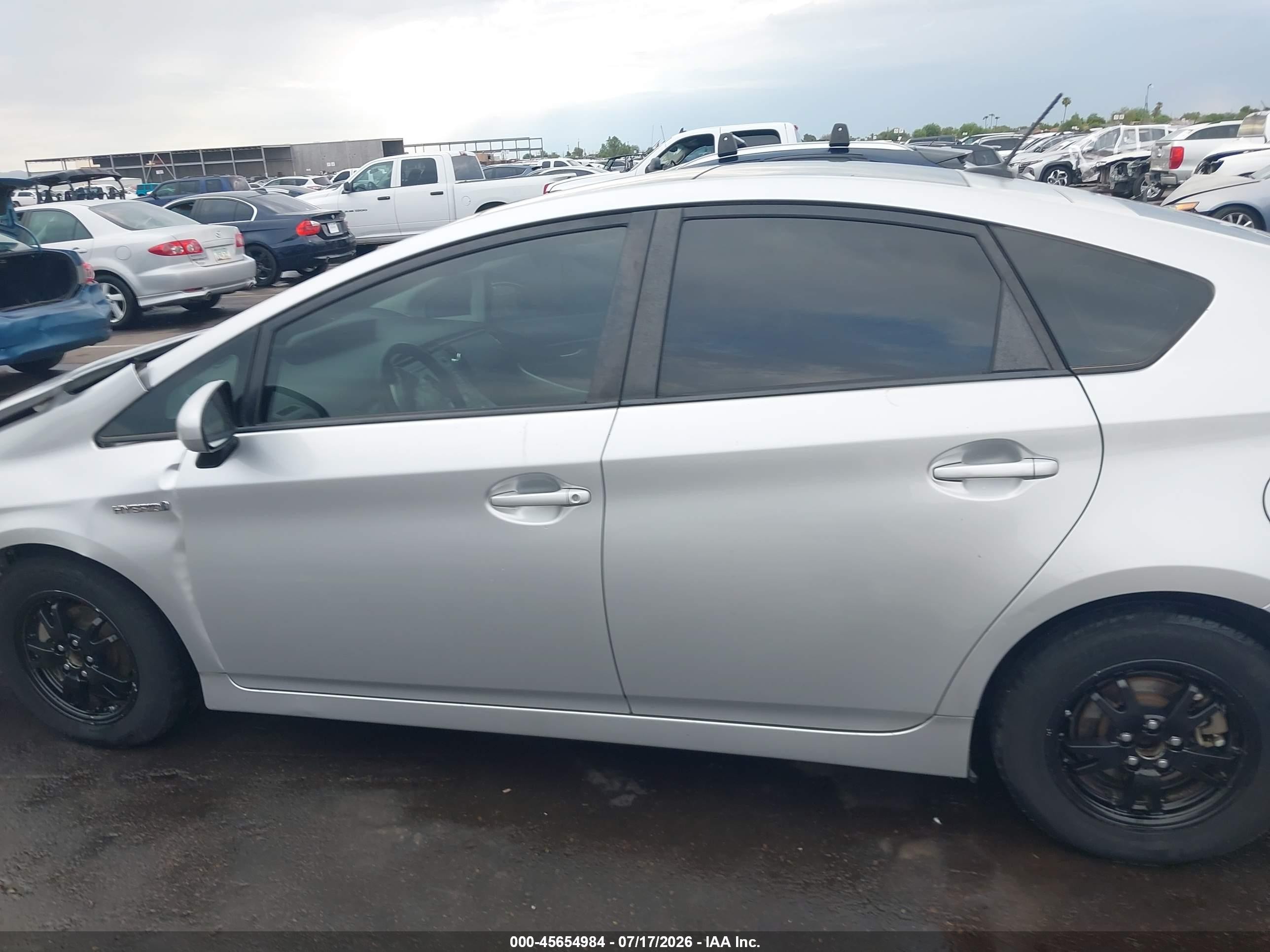 2013 Toyota Prius   Silver vin: JTDKN3DU8D5640037