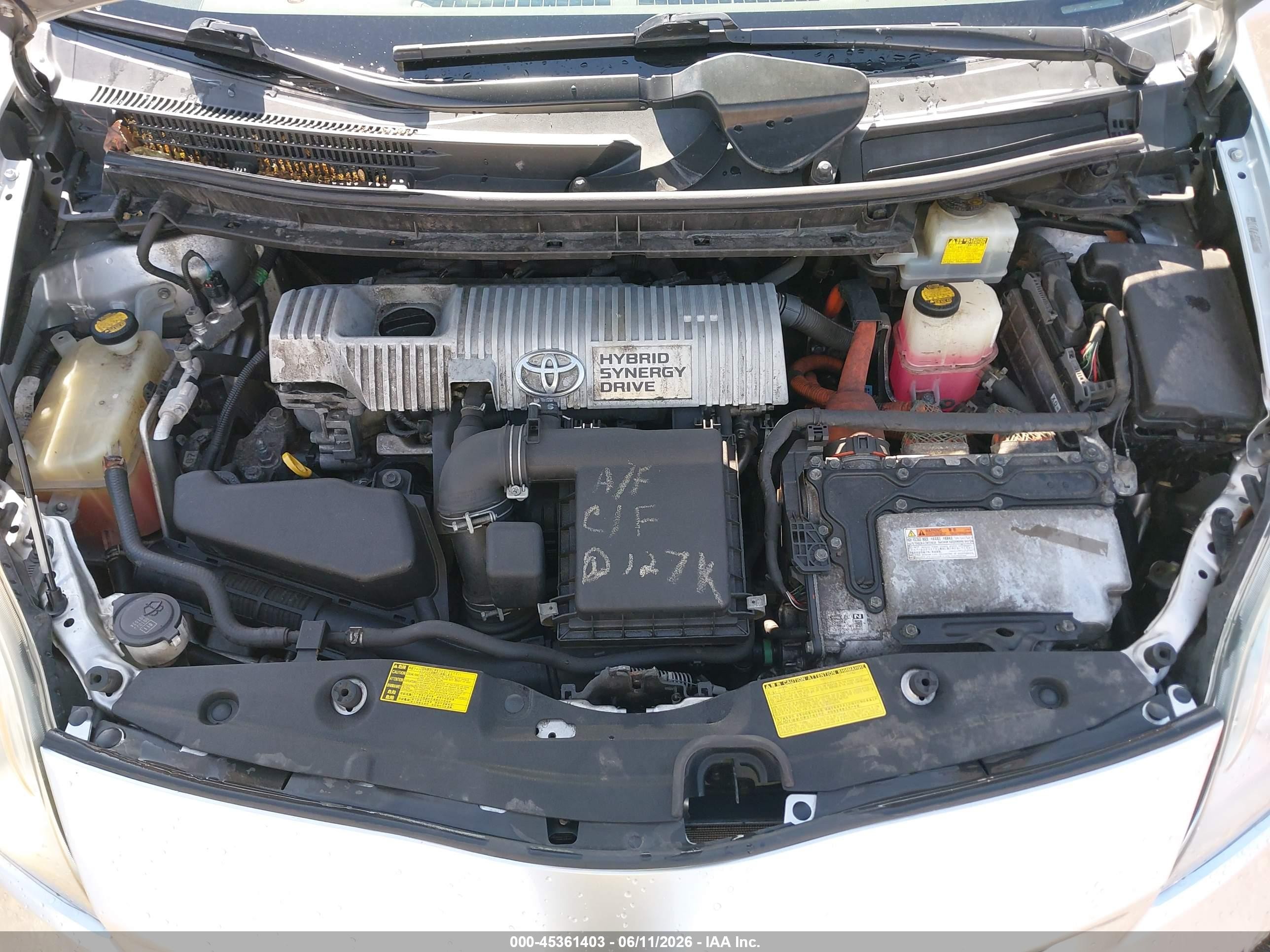 2014 Toyota Prius Two Серебряный vin: JTDKN3DU8E1736713