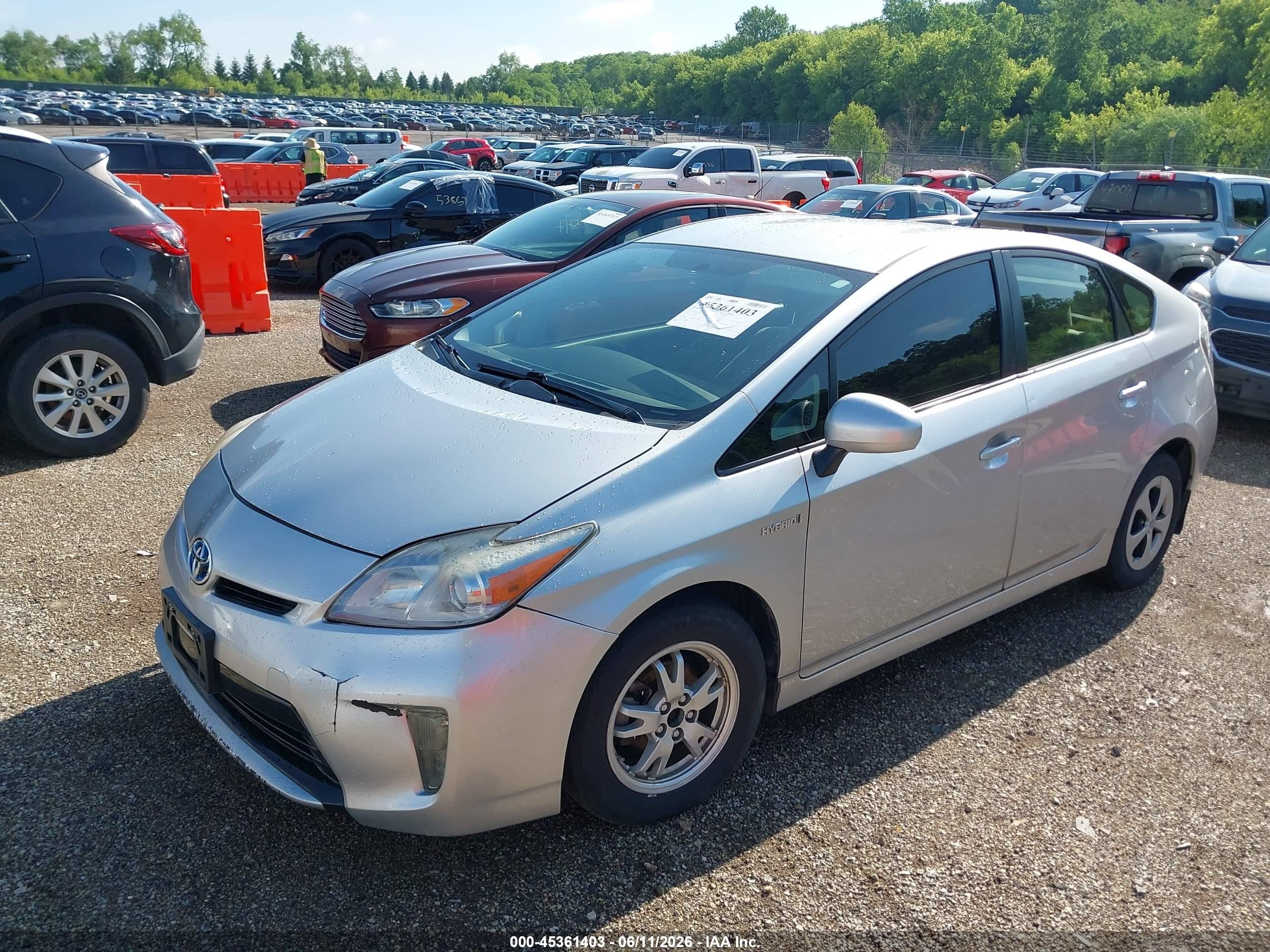 2014 Toyota Prius Two Серебряный vin: JTDKN3DU8E1736713
