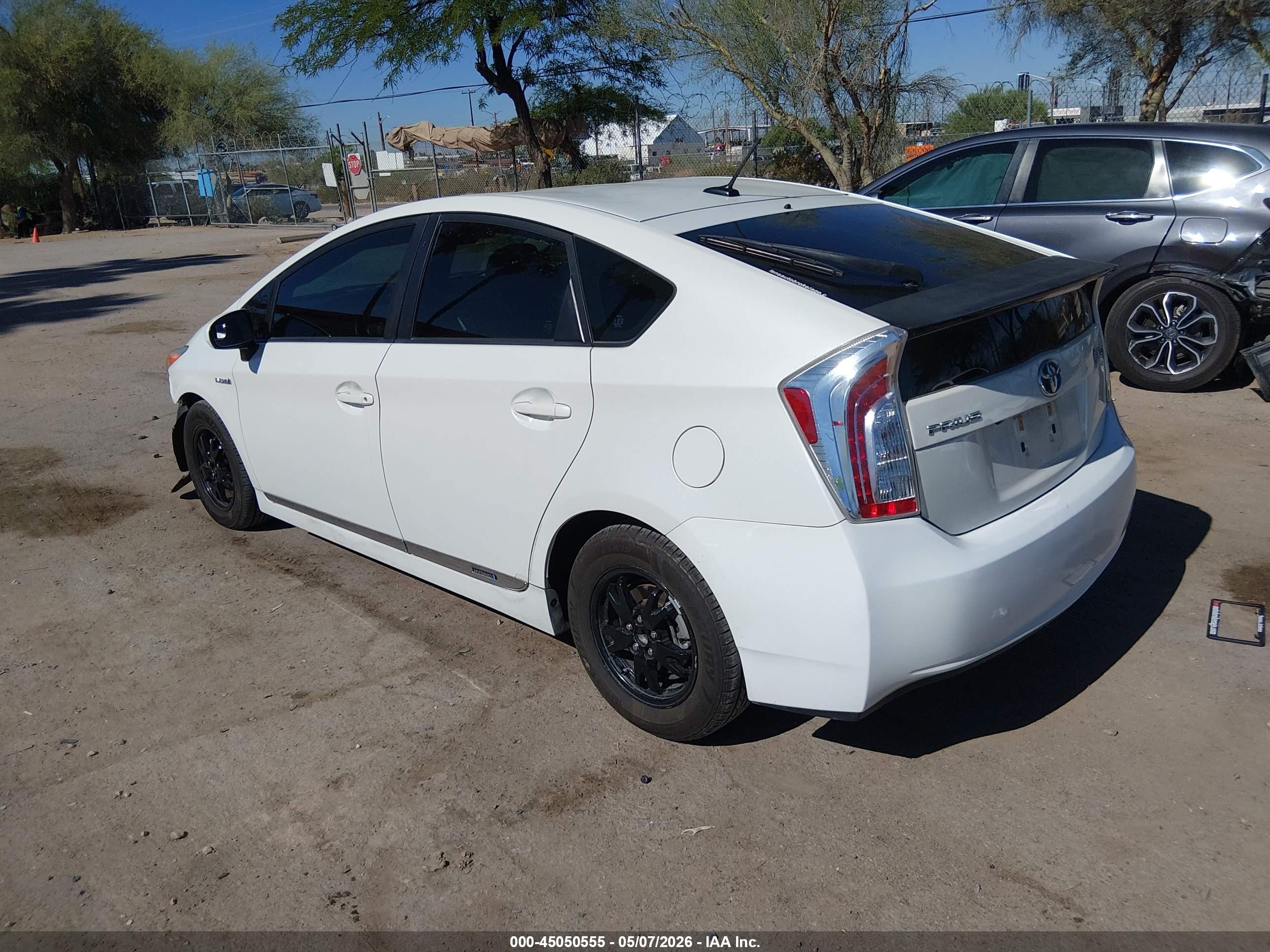 2014 Toyota Prius Three White vin: JTDKN3DU8E1810034