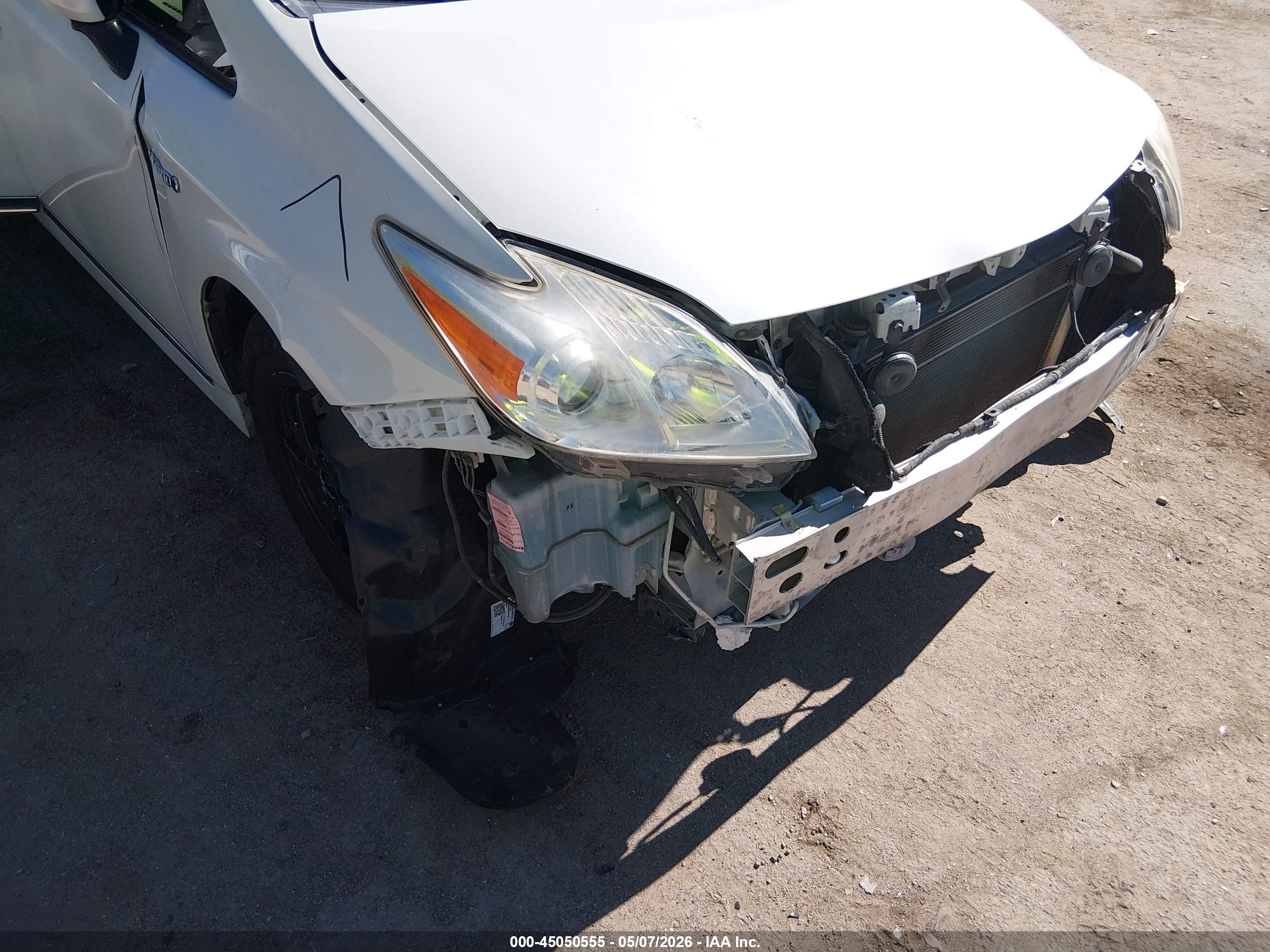2014 Toyota Prius Three White vin: JTDKN3DU8E1810034