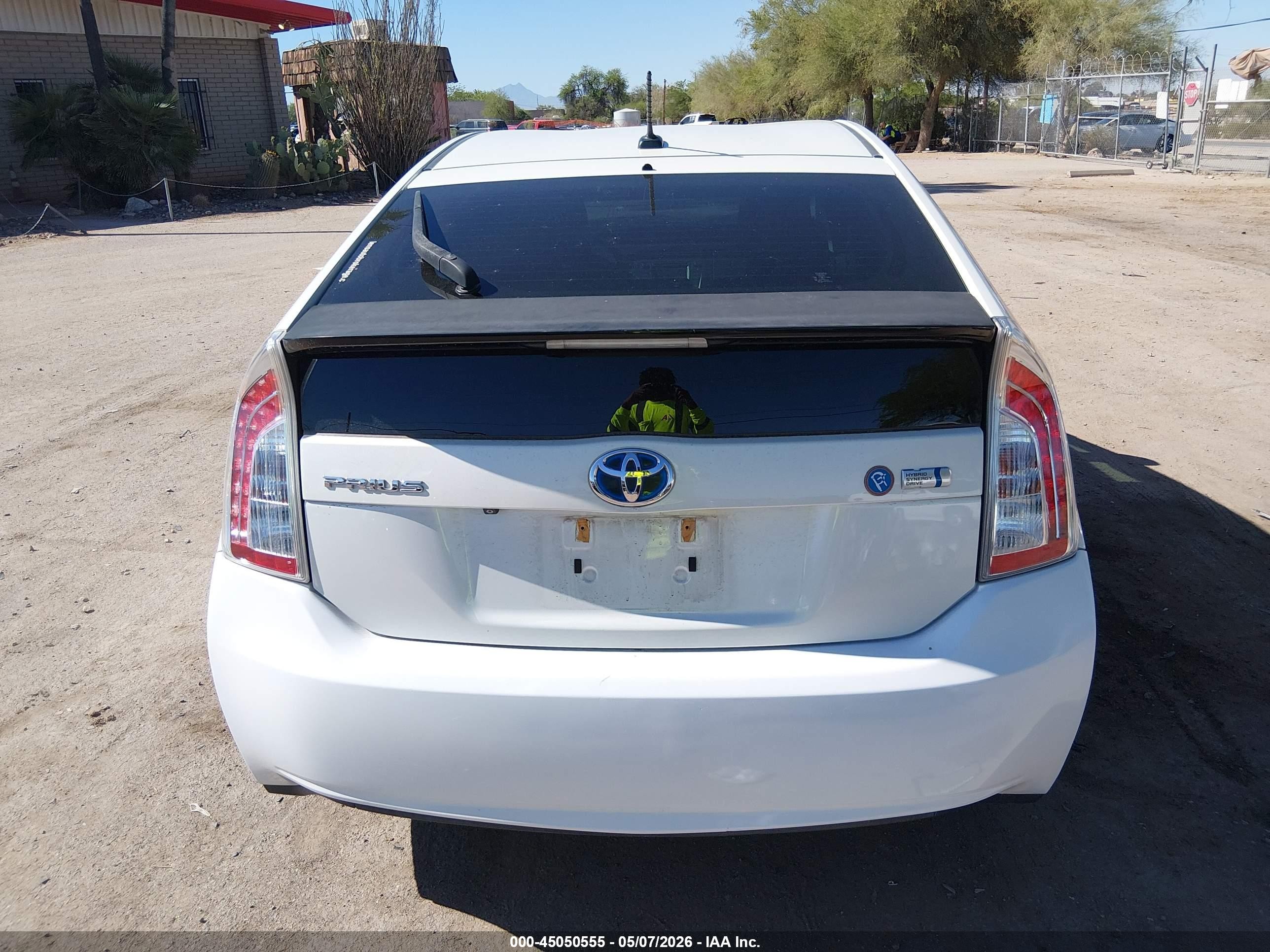 2014 Toyota Prius Three White vin: JTDKN3DU8E1810034
