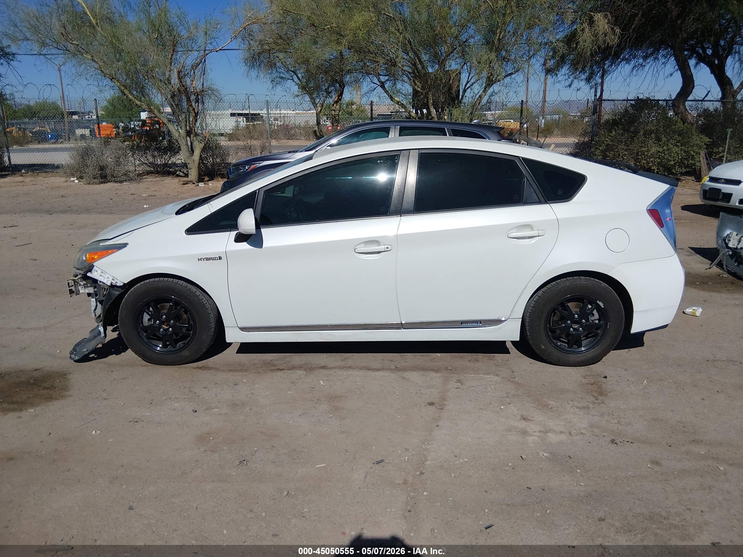 2014 Toyota Prius Three White vin: JTDKN3DU8E1810034