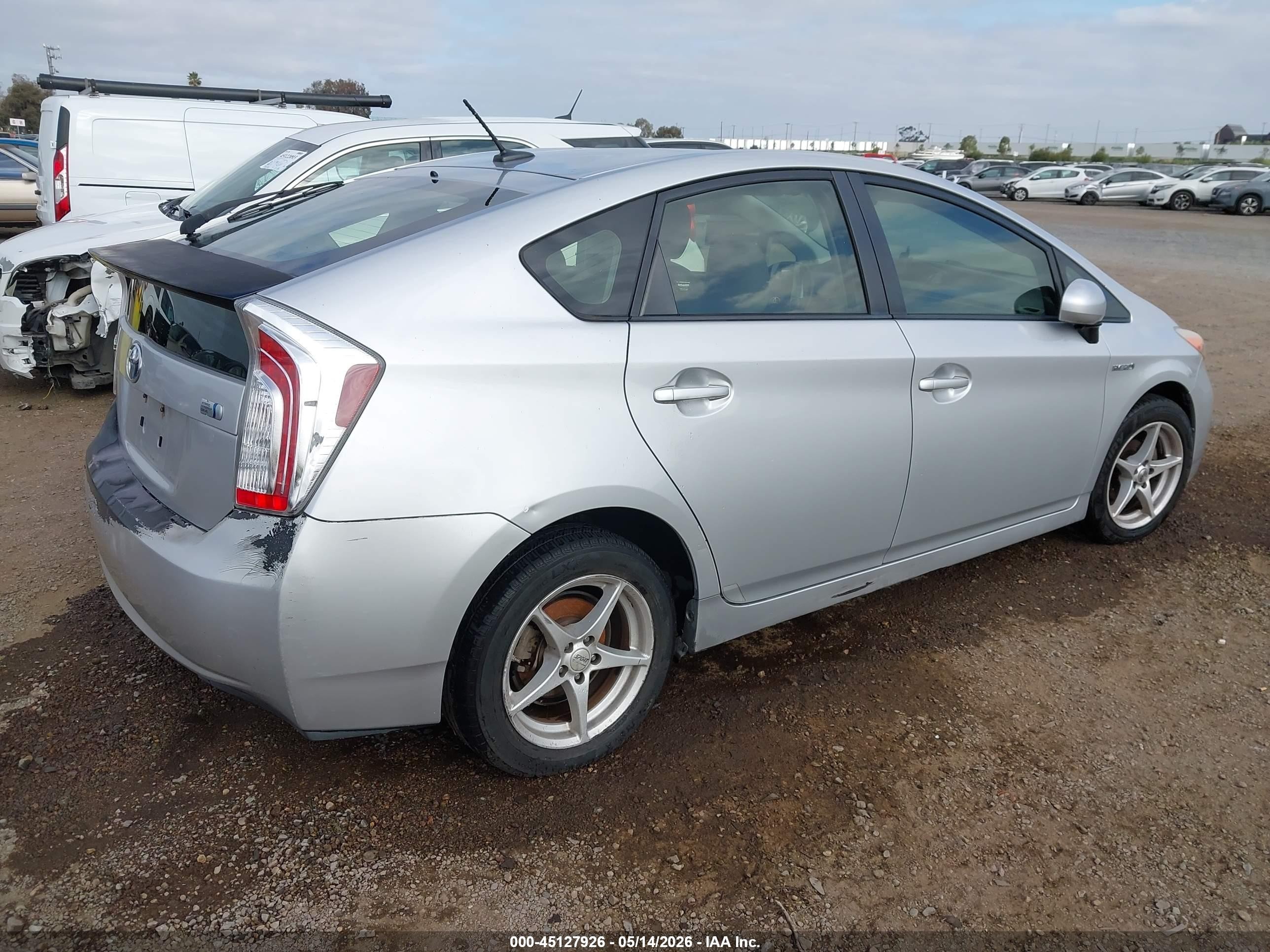 2015 Toyota Prius Three Silver vin: JTDKN3DU8F0395773