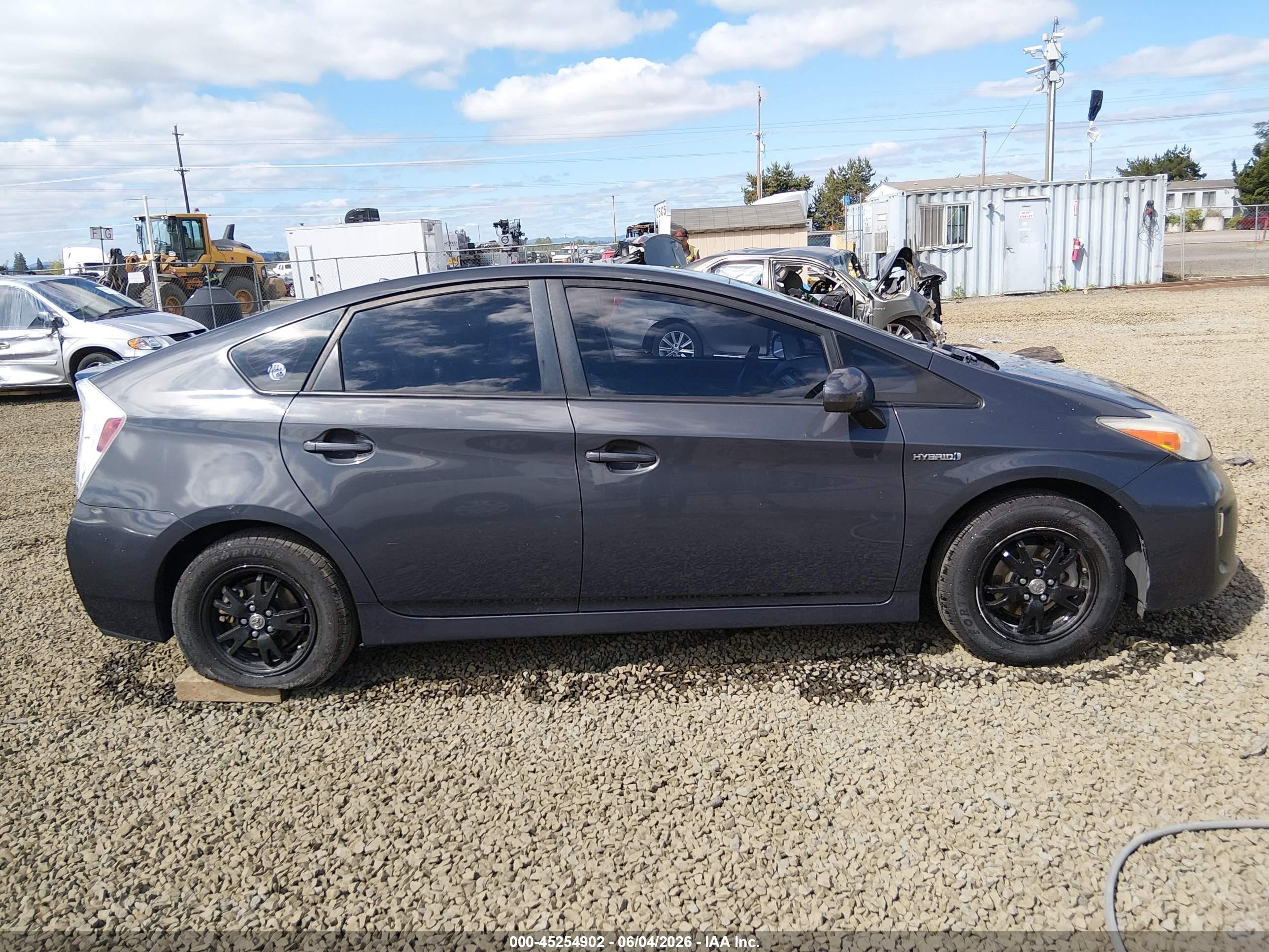 2015 Toyota Prius Two Gray vin: JTDKN3DU8F0429145