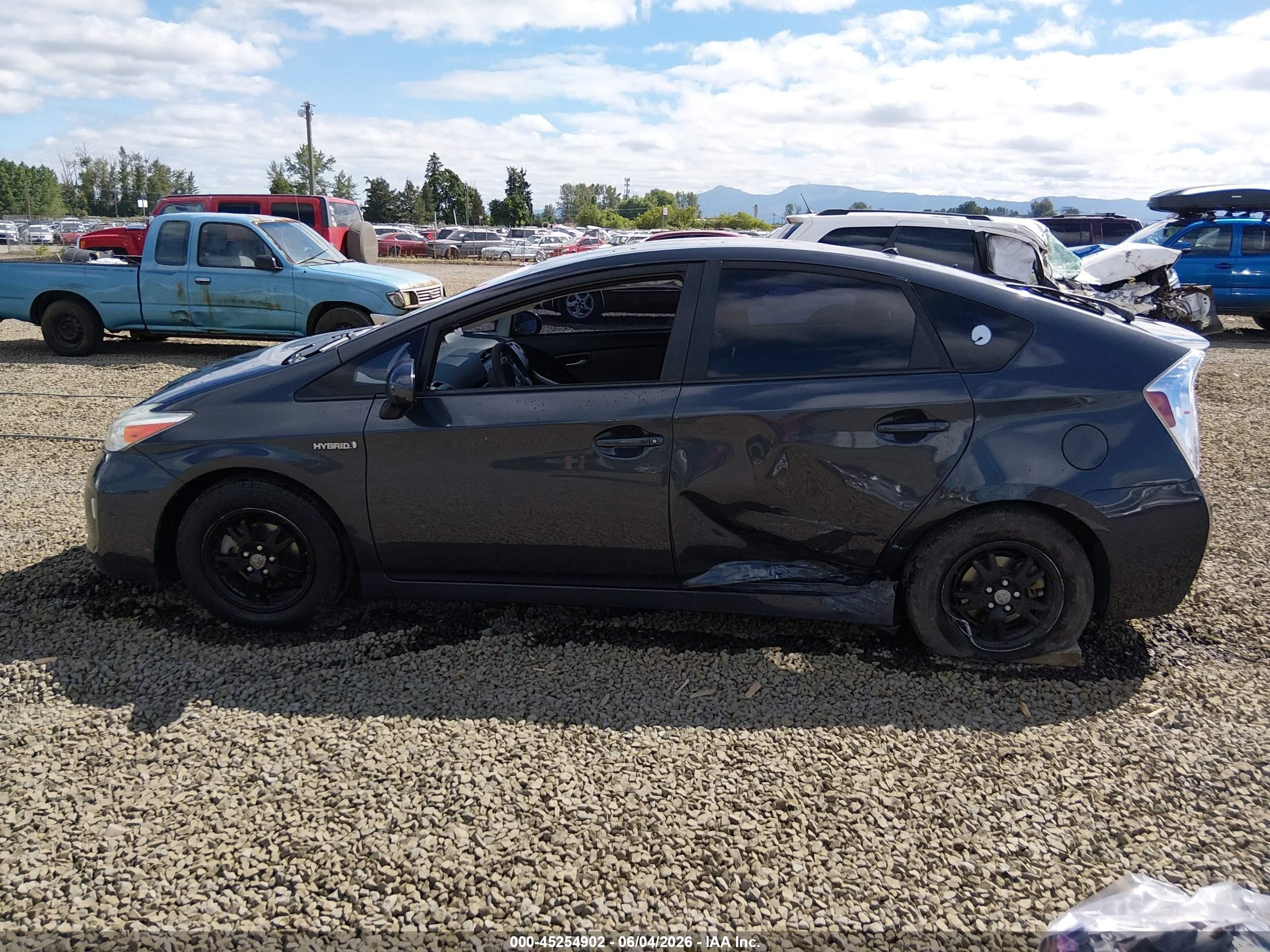 2015 Toyota Prius Two Gray vin: JTDKN3DU8F0429145