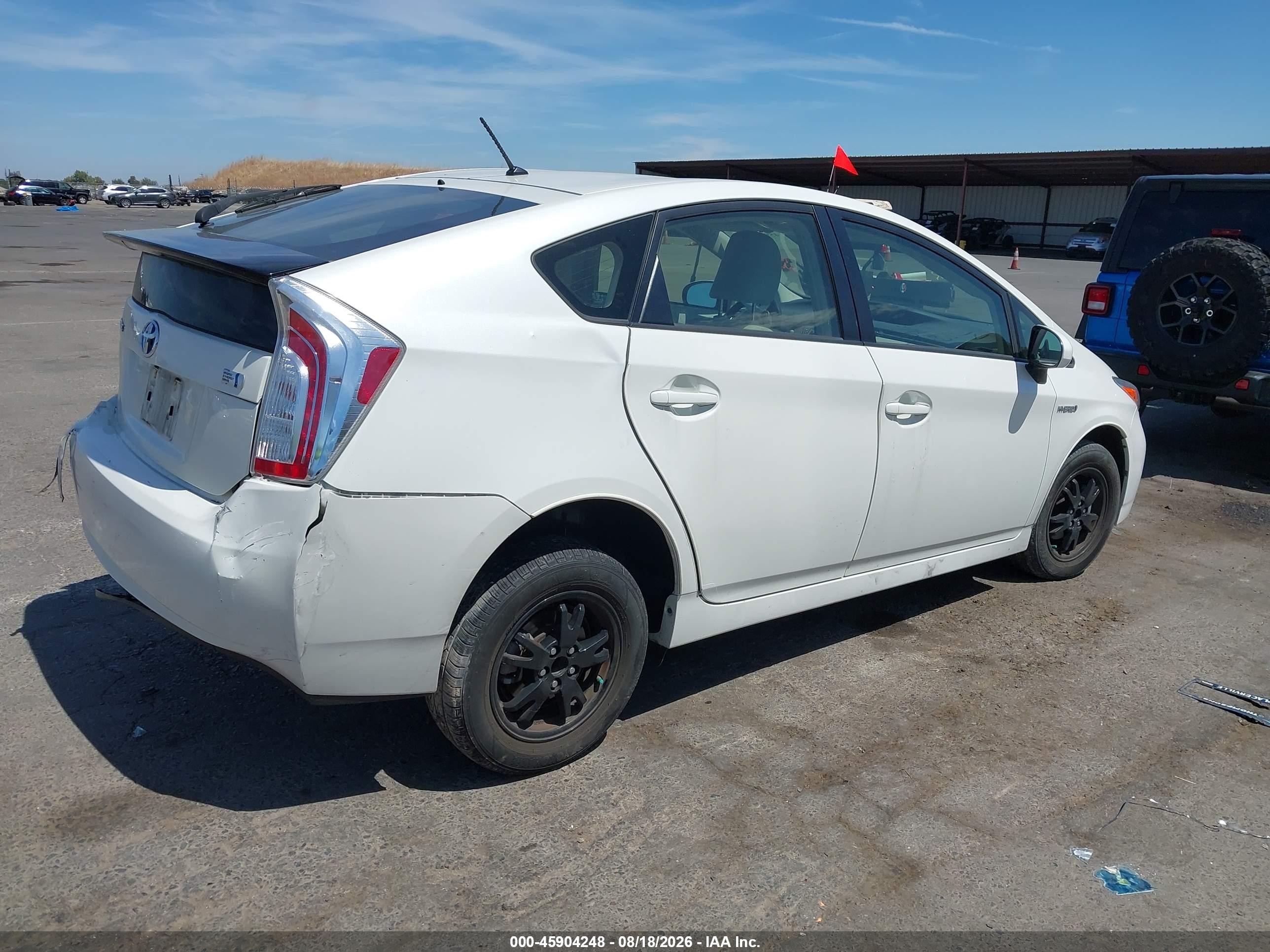 2015 Toyota Prius Two Белый vin: JTDKN3DU8F0434619