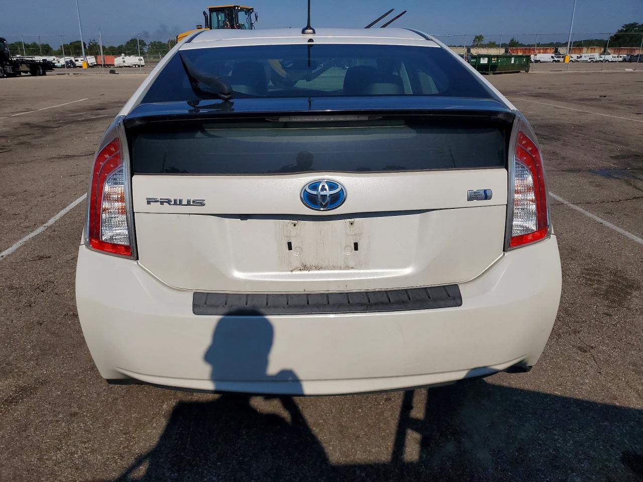 2015 Toyota Prius Five White vin: JTDKN3DU8F0441988
