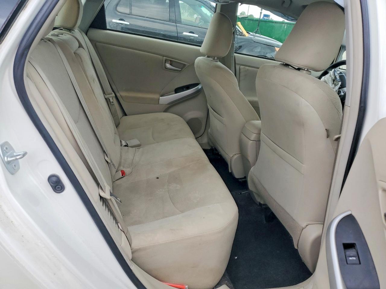 2015 Toyota Prius Three White vin: JTDKN3DU8F0453462