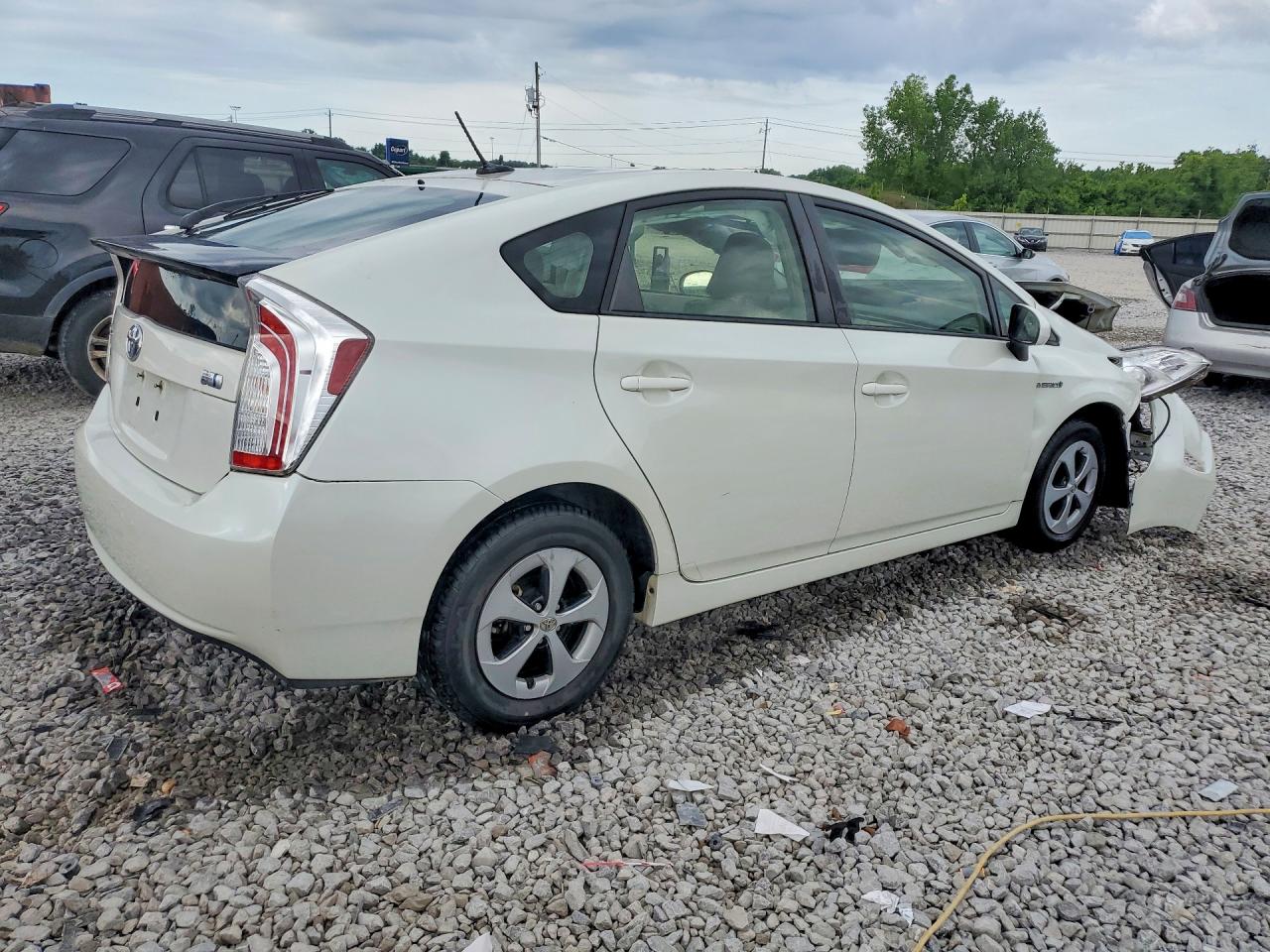 2015 Toyota Prius Three White vin: JTDKN3DU8F0453462