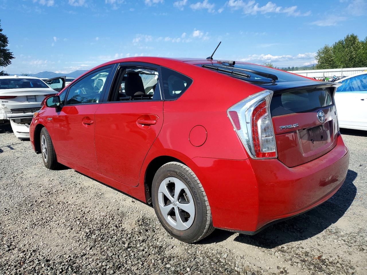 2015 Toyota Prius Two Красный vin: JTDKN3DU8F0466969