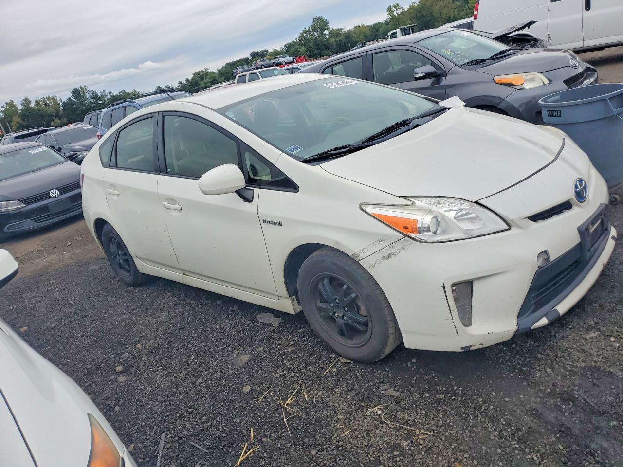 2015 Toyota Prius Two White vin: JTDKN3DU8F0471699