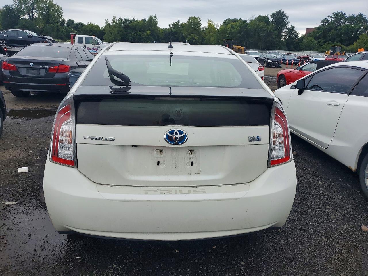 2015 Toyota Prius Two White vin: JTDKN3DU8F0471699