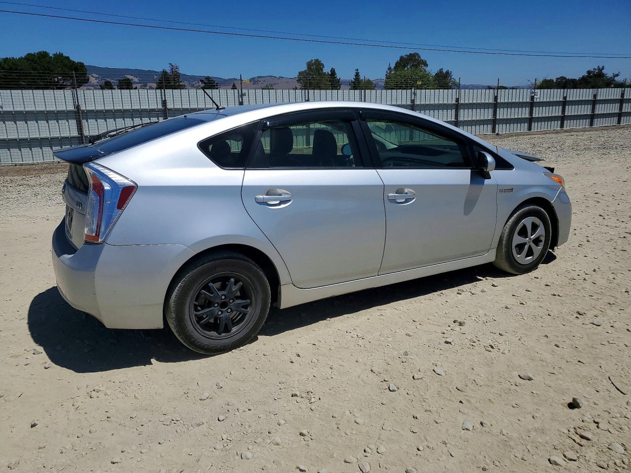 2015 Toyota Prius Two Silver vin: JTDKN3DU8F0485263