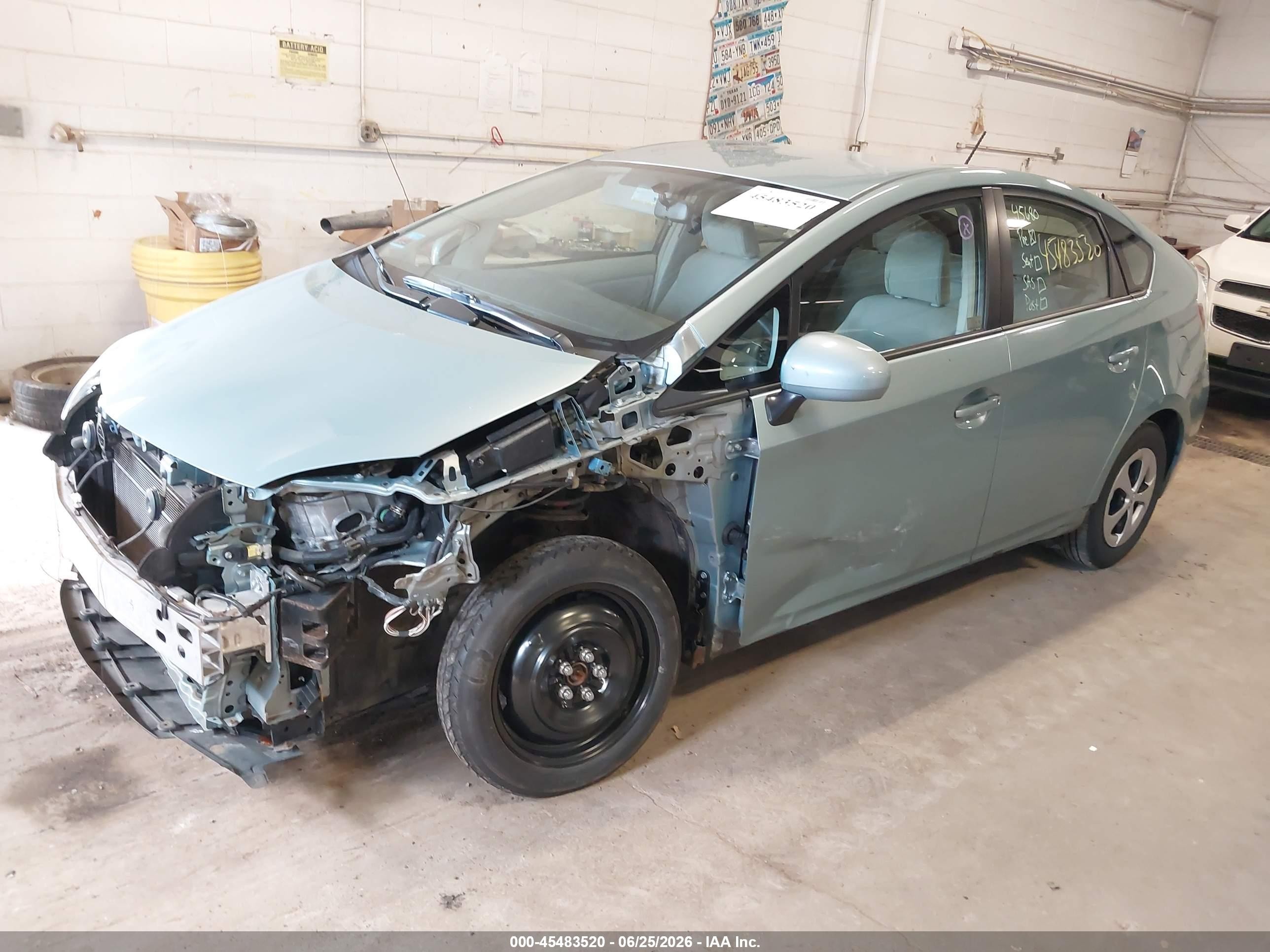 2015 Toyota Prius Three Green vin: JTDKN3DU8F1880988