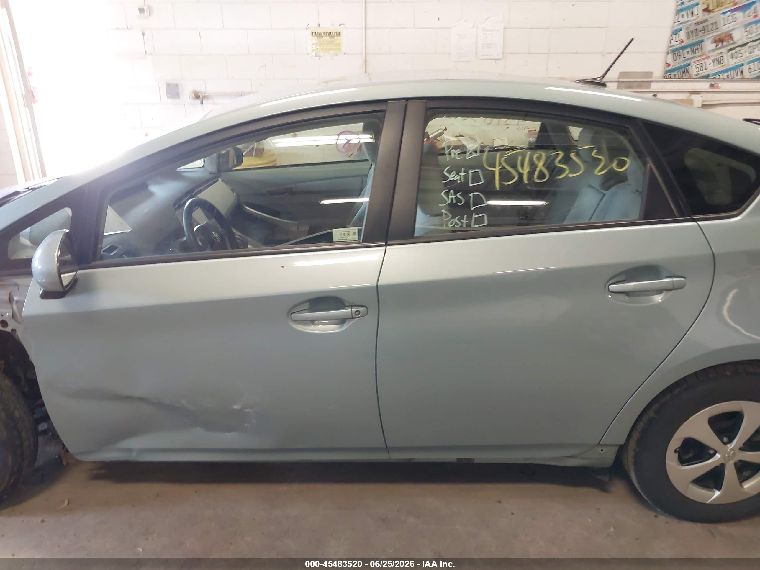2015 Toyota Prius Three Green vin: JTDKN3DU8F1880988
