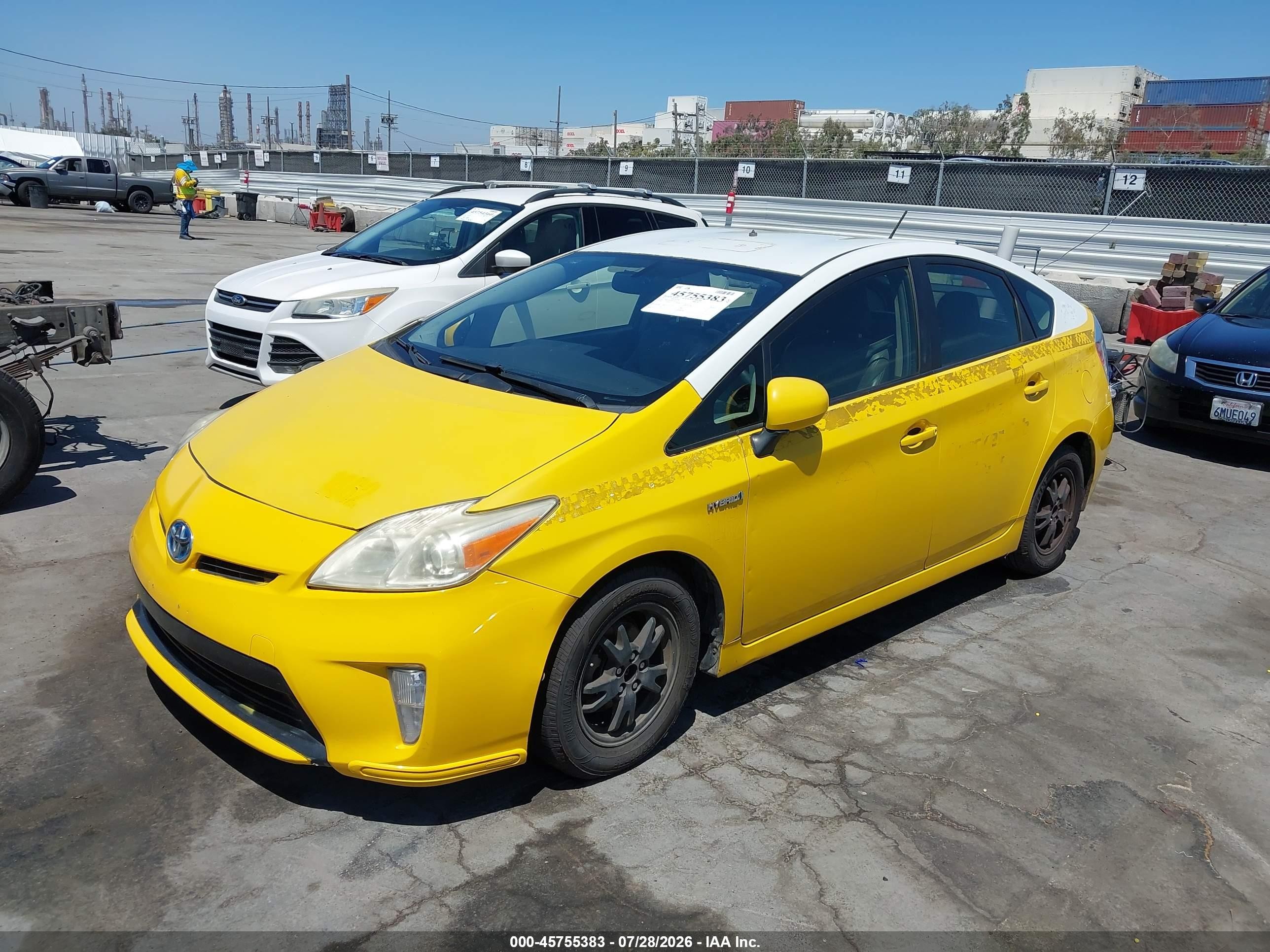 2015 Toyota Prius Four Желтый vin: JTDKN3DU8F1905727