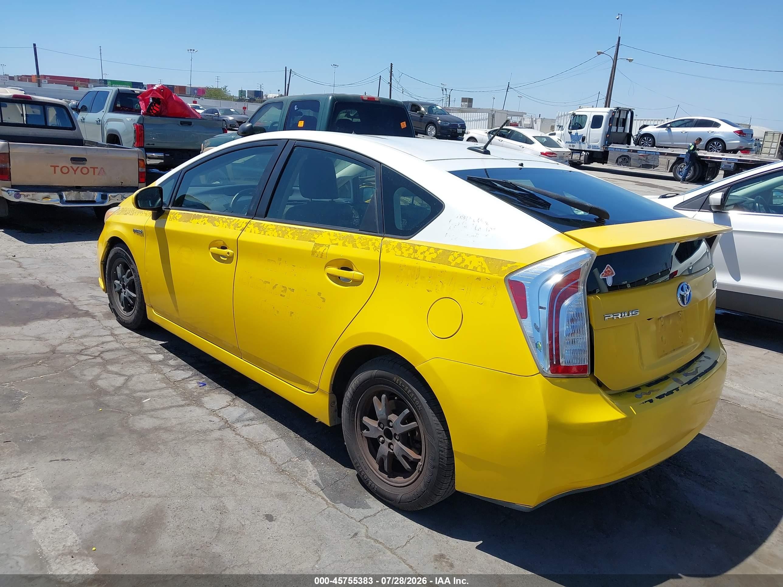 2015 Toyota Prius Four Желтый vin: JTDKN3DU8F1905727