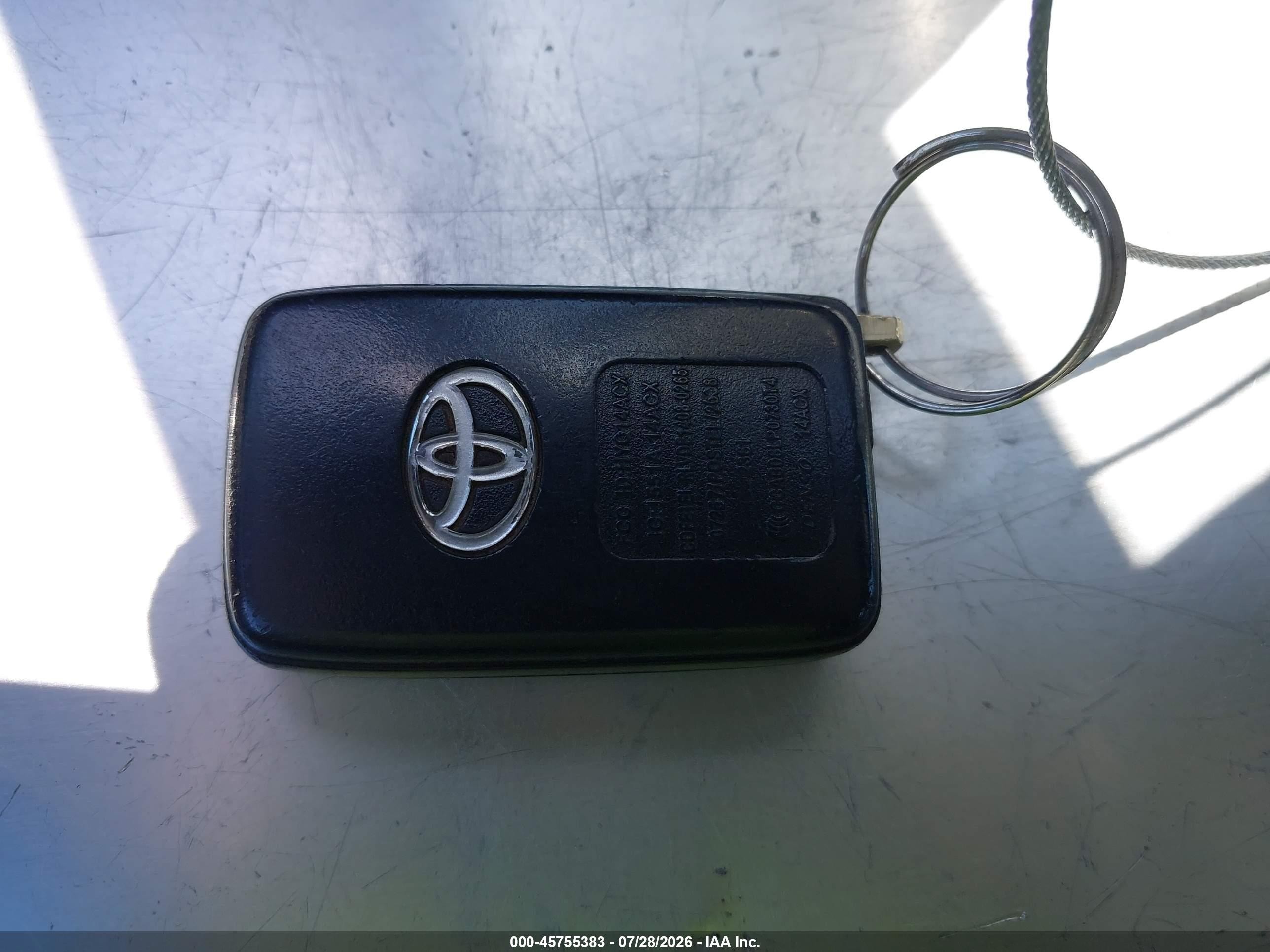 2015 Toyota Prius Four Желтый vin: JTDKN3DU8F1905727