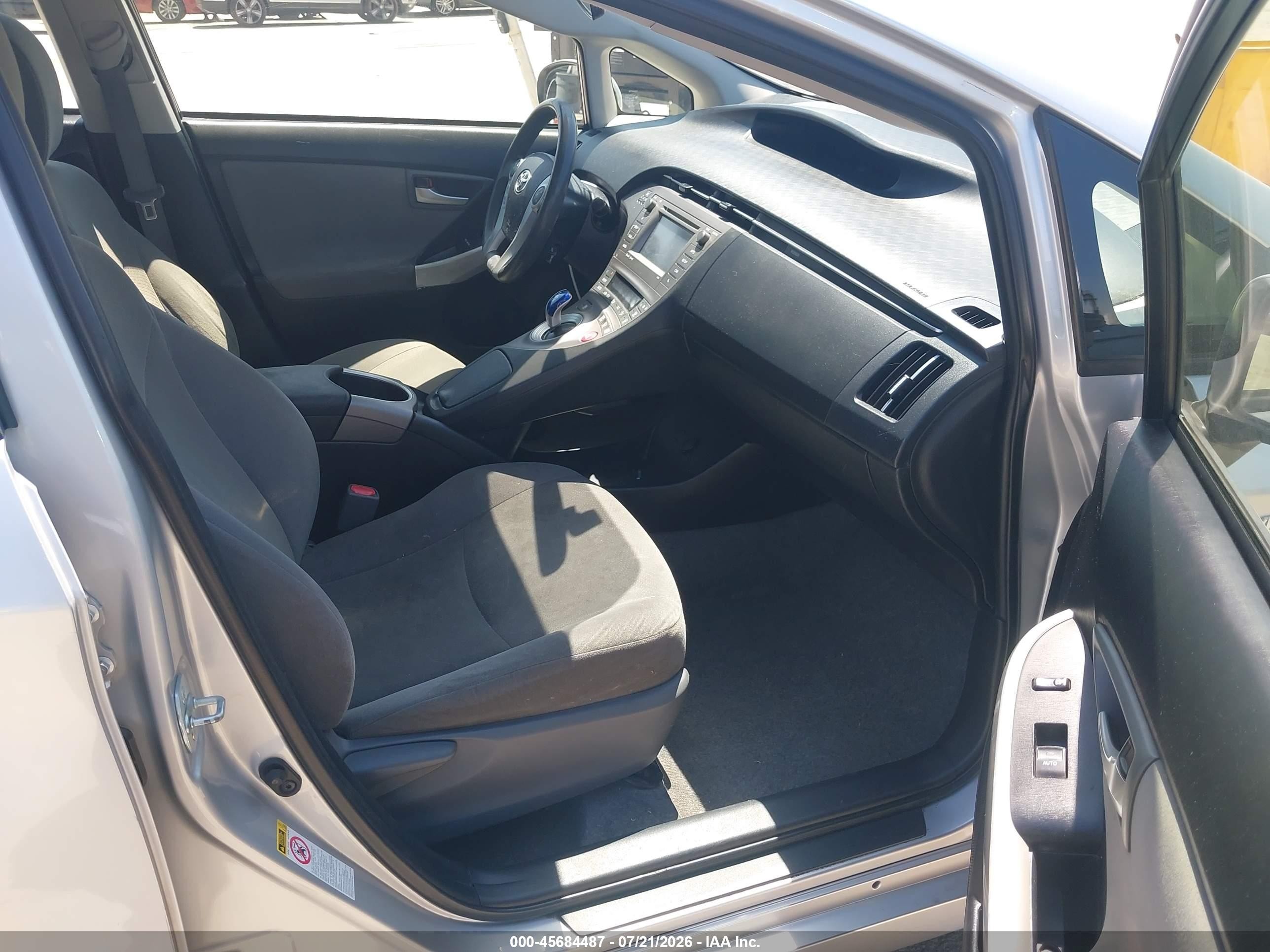 2015 Toyota Prius Three Gray vin: JTDKN3DU8F1914086
