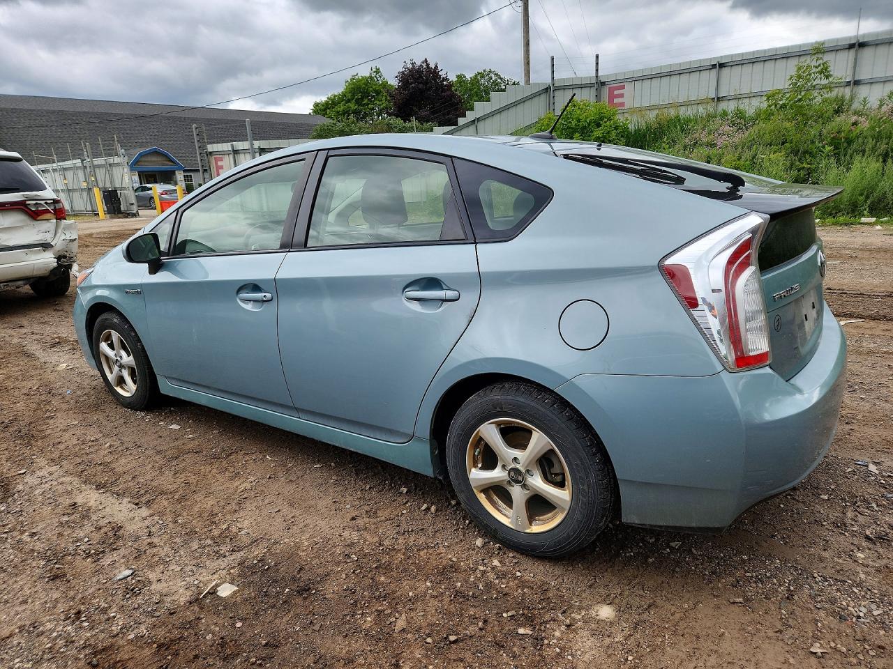 2015 Toyota Prius Three Синий vin: JTDKN3DU8F1920146