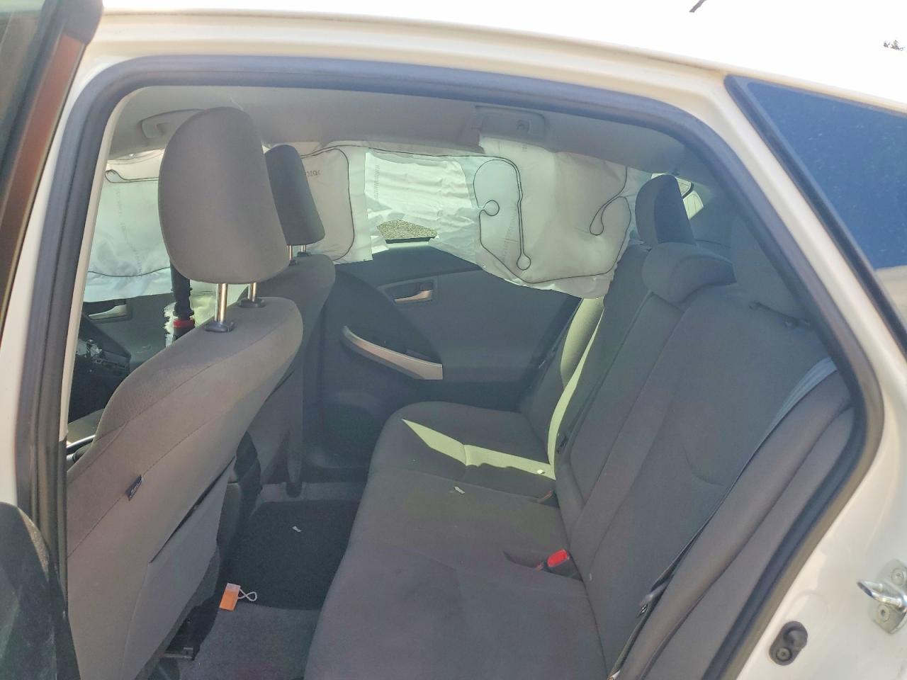 2015 Toyota Prius Two Белый vin: JTDKN3DU8F1978418