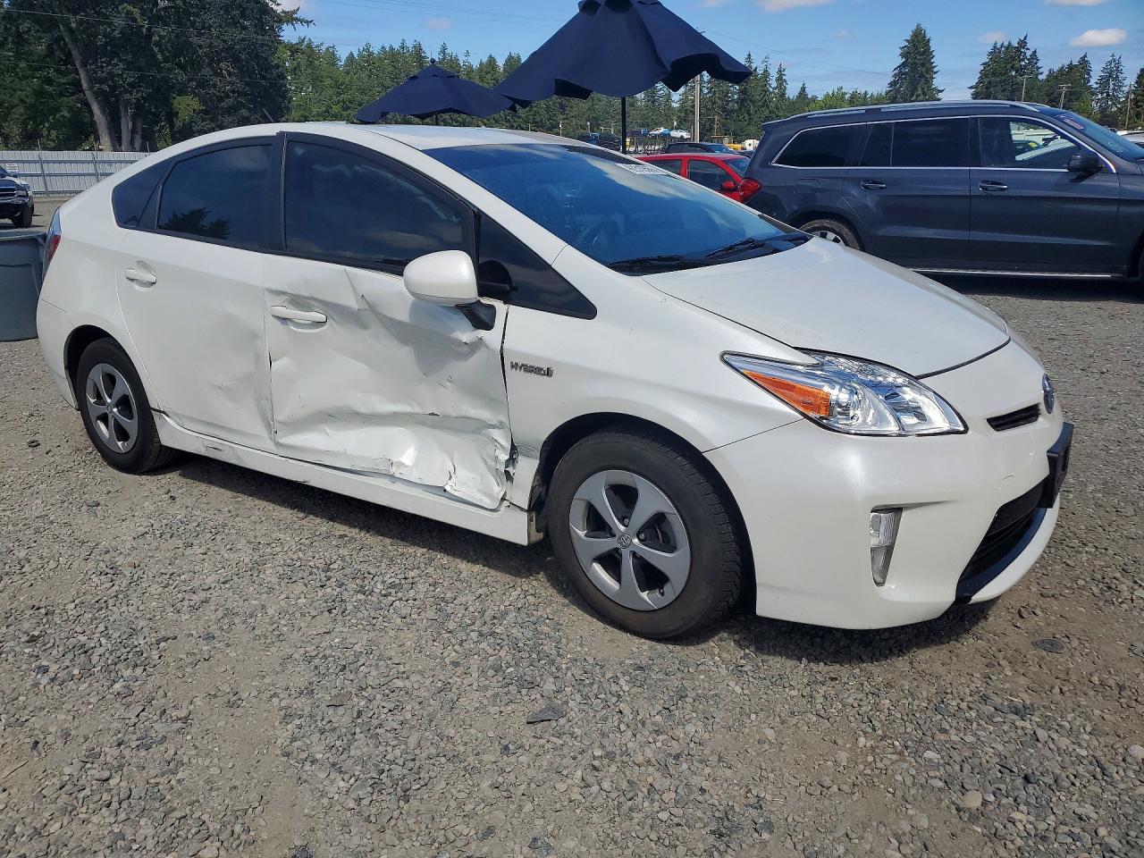 2015 Toyota Prius Two Белый vin: JTDKN3DU8F1978418