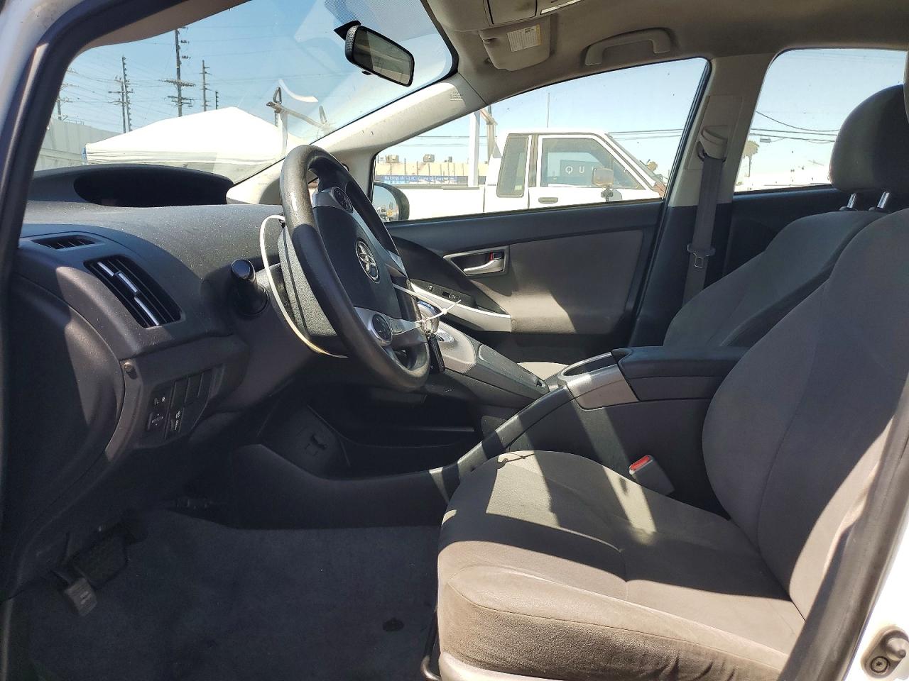 2015 Toyota Prius I Белый vin: JTDKN3DU8F2002133