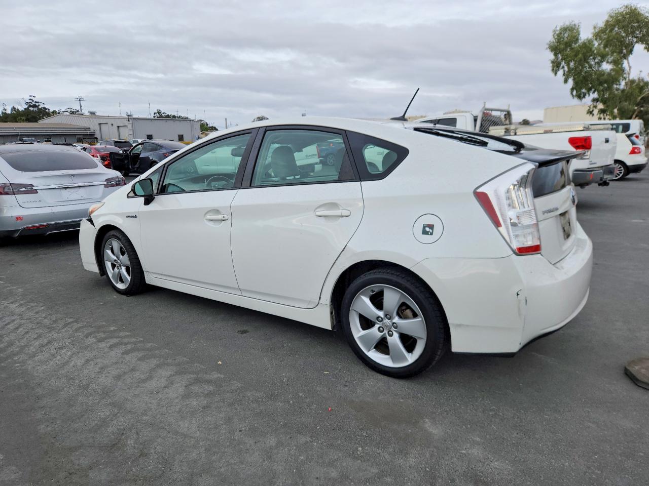 2010 Toyota Prius V Белый vin: JTDKN3DU9A0103296